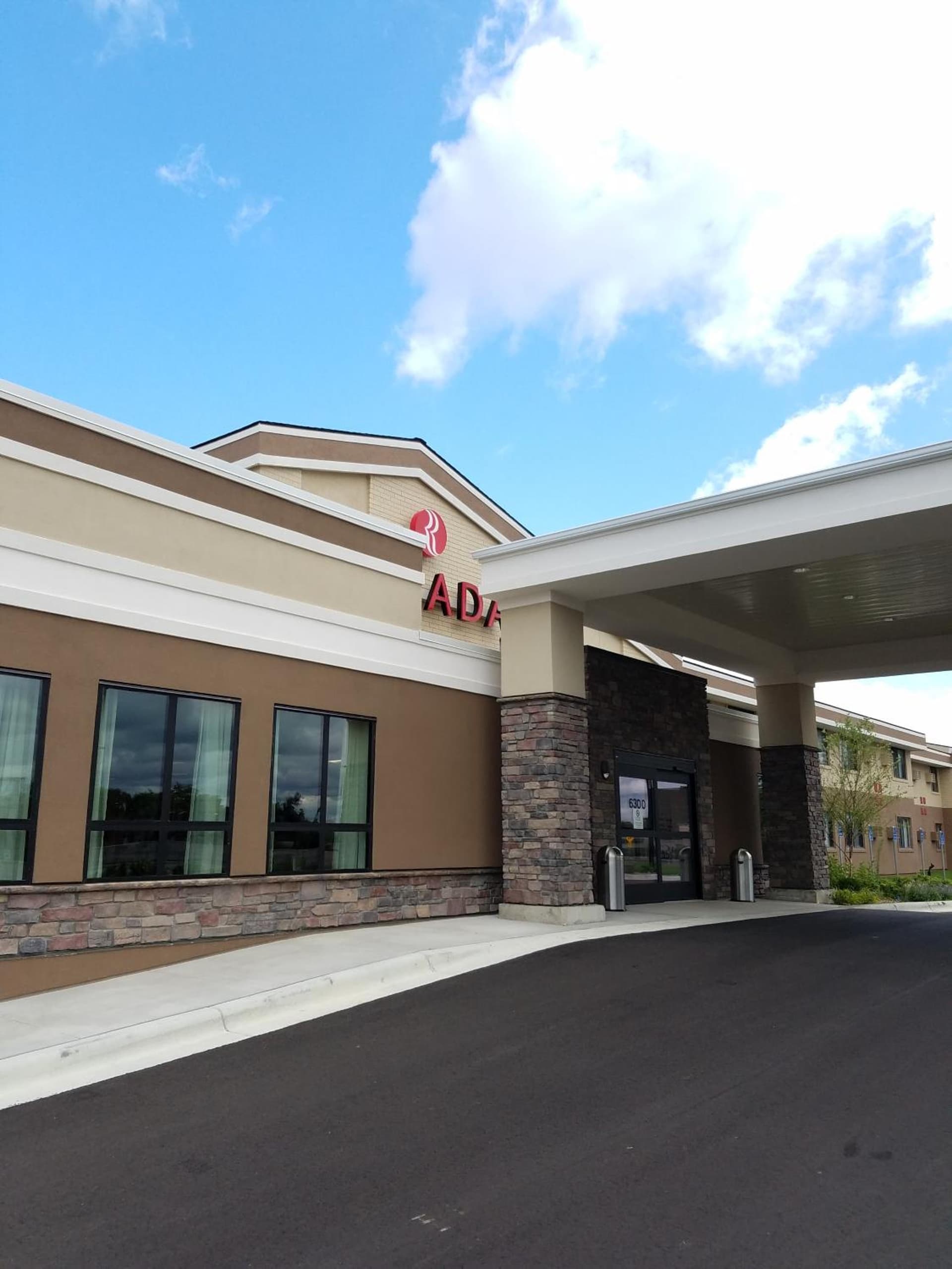 Ramada by Wyndham Minneapolis Golden Valley gallery photo in Minneapolis, MN — image 42
