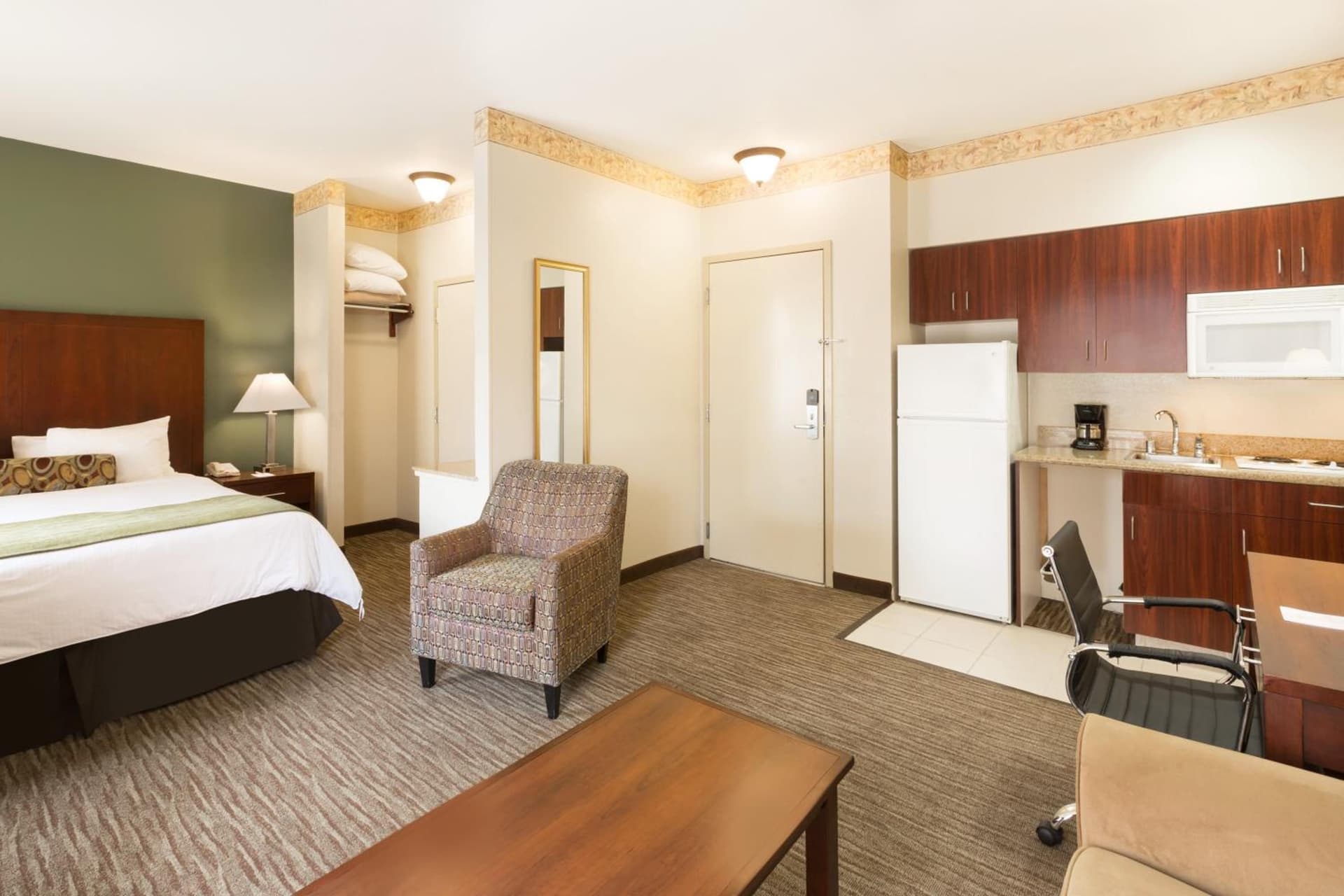Hawthorn Suites by Wyndham Rancho Cordova/Folsom gallery photo in Rancho Cordova, CA — image 80