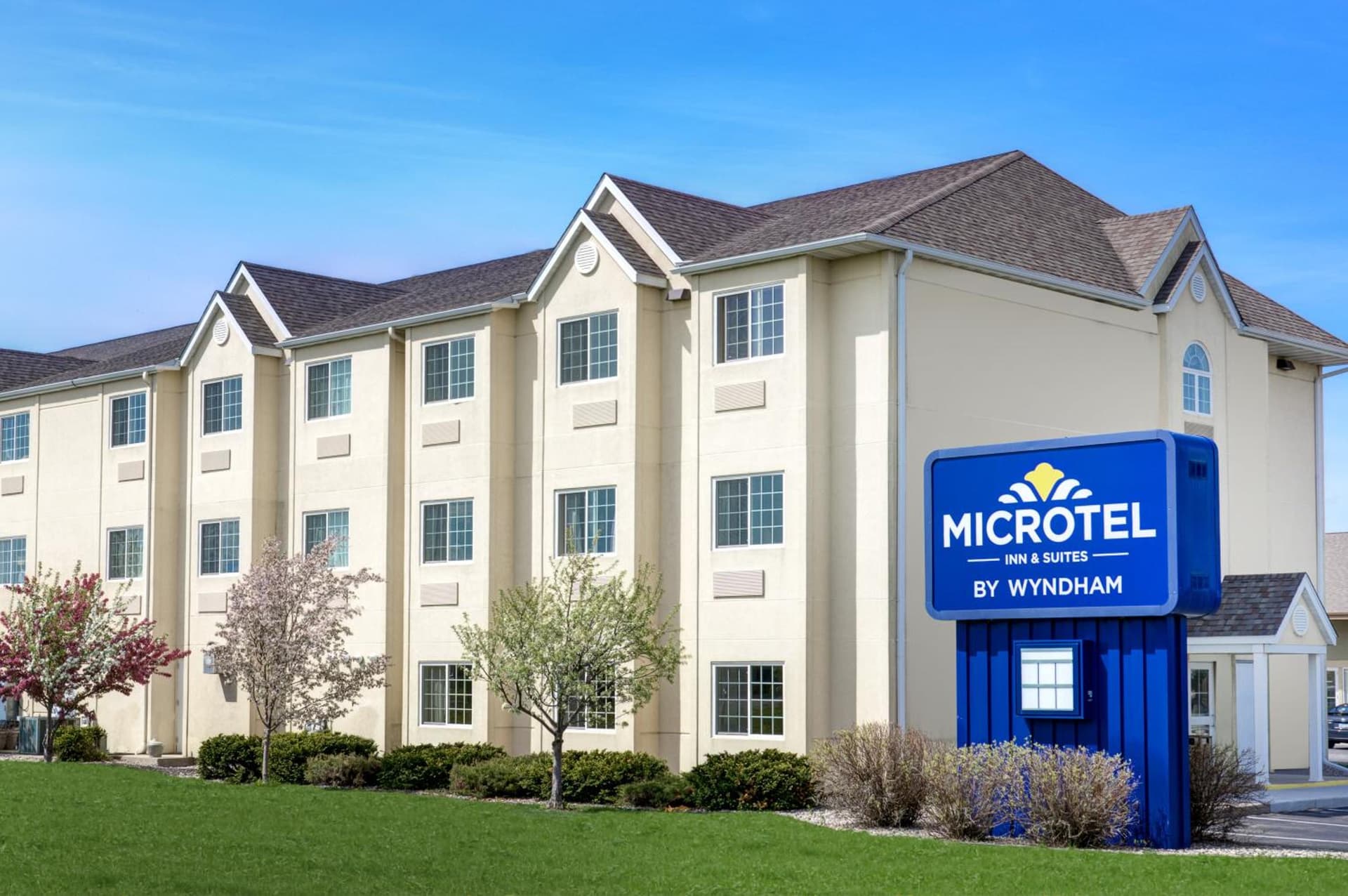 Microtel Inn & Suites by Wyndham Mankato interior in Mankato, MN — gallery photo 2