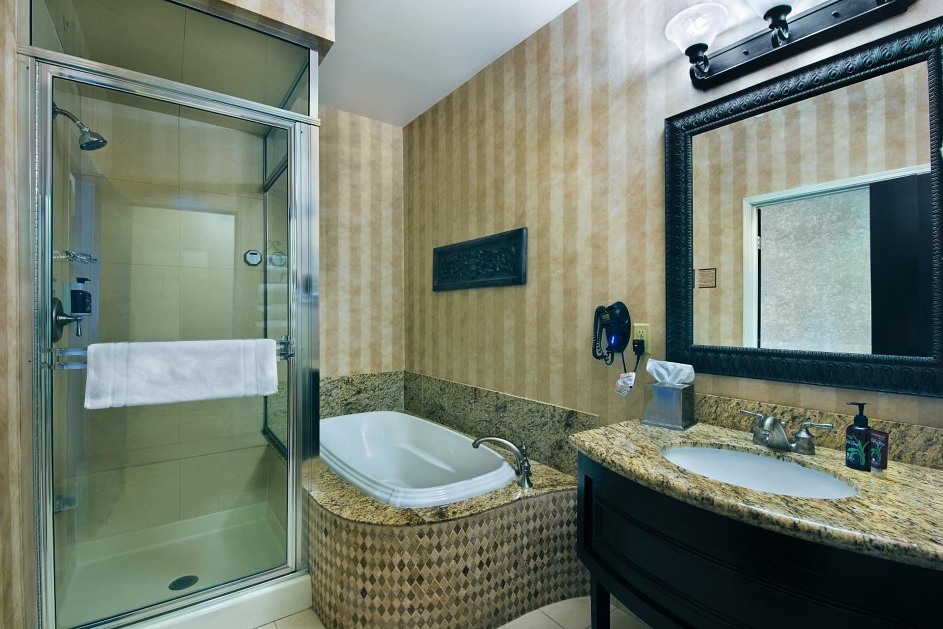 Oxford Suites Boise interior in Boise, ID — gallery photo 2