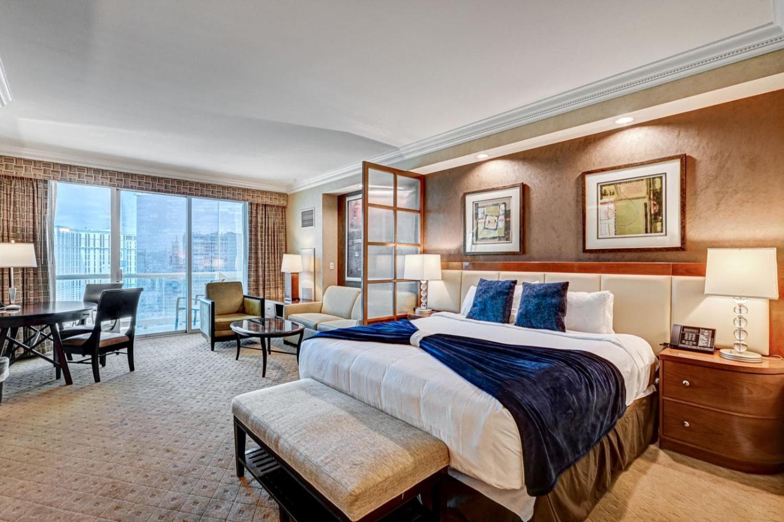Suite Spot LV II at MGM Balcony F1 View — hotel in Paradise, Nevada