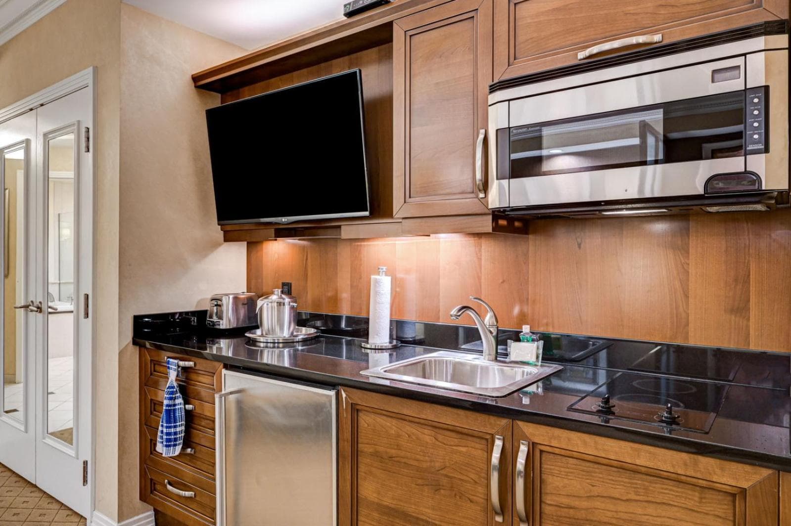 Suite Spot LV II at MGM Balcony F1 View gallery photo in Paradise, NV — image 41
