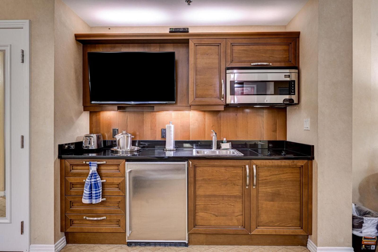 Suite Spot LV II at MGM Balcony F1 View gallery photo in Paradise, NV — image 37