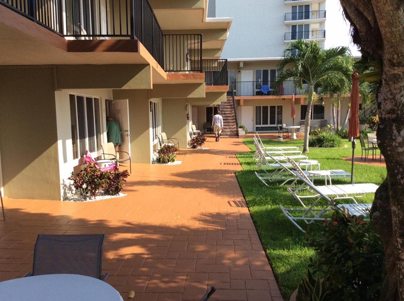 Aqua Mar Condos gallery photo in Pompano Beach, FL — image 6