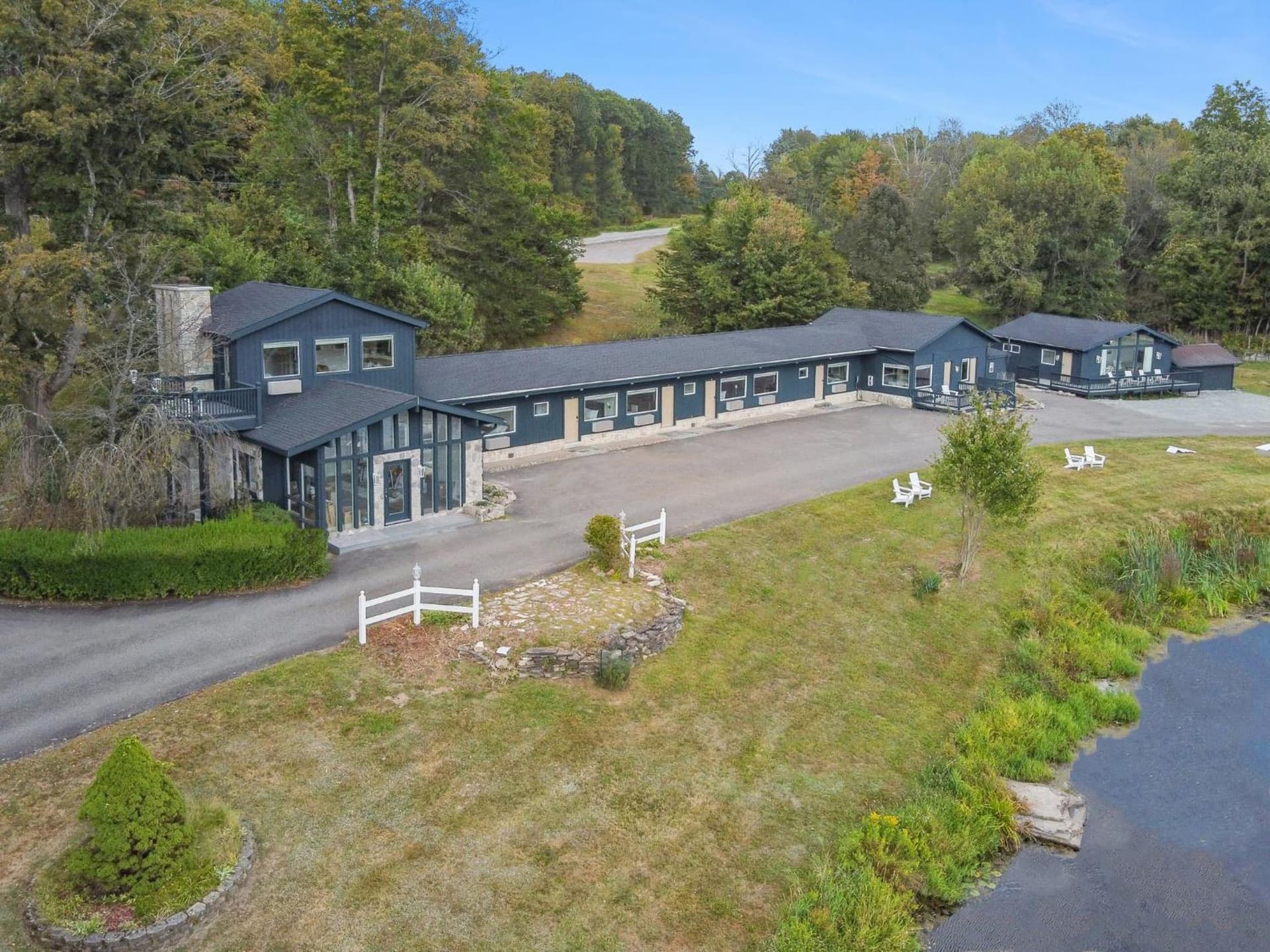 Lakelyn Lodge interior in Lakeville — gallery photo 2