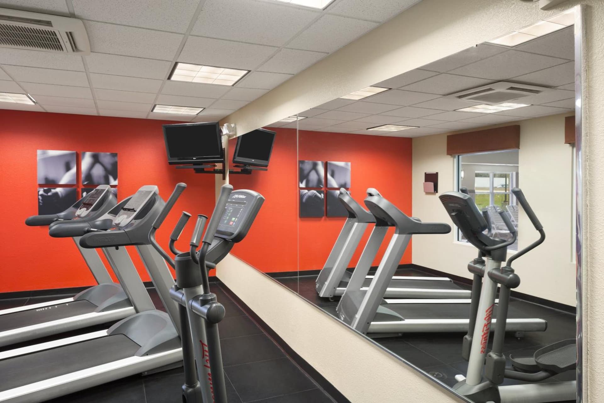 Country Inn & Suites by Radisson, Rossford - Toledo South gallery photo in Rossford, OH — image 50