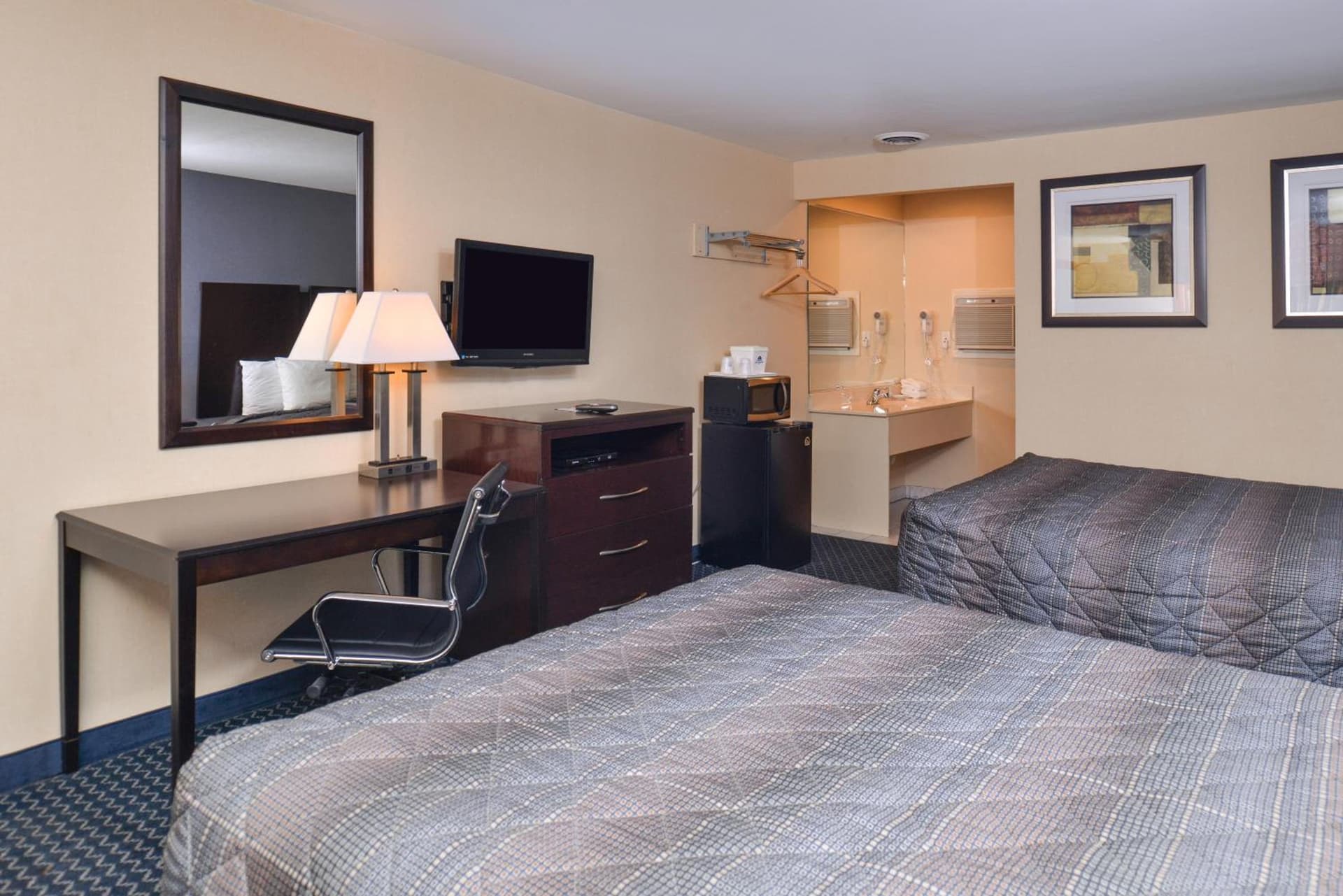 Golden Hill Inn-Danbury gallery photo in Danbury, CT — image 4