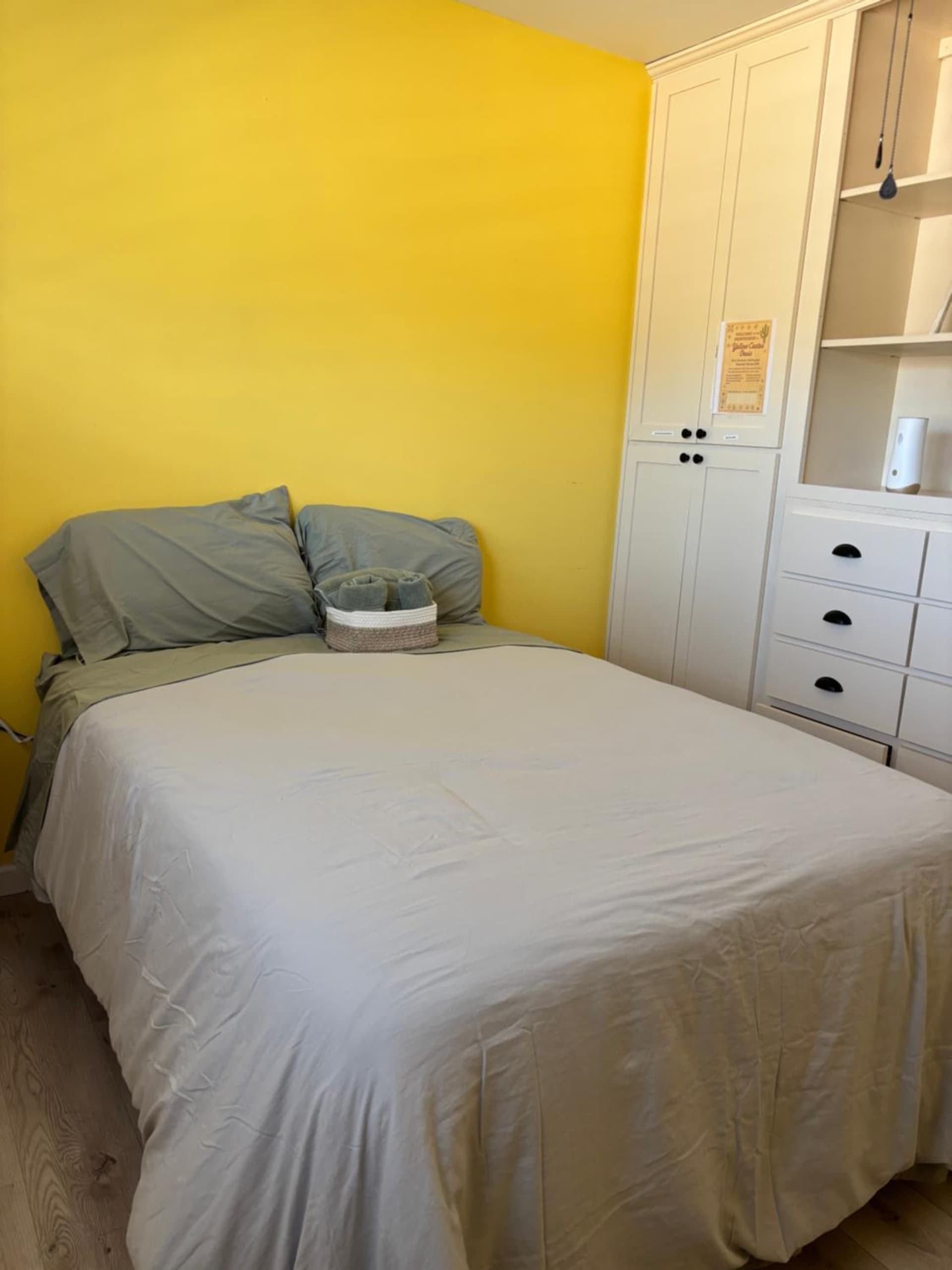 Yellow Cactus Oasis — hotel in Riverside, Connecticut