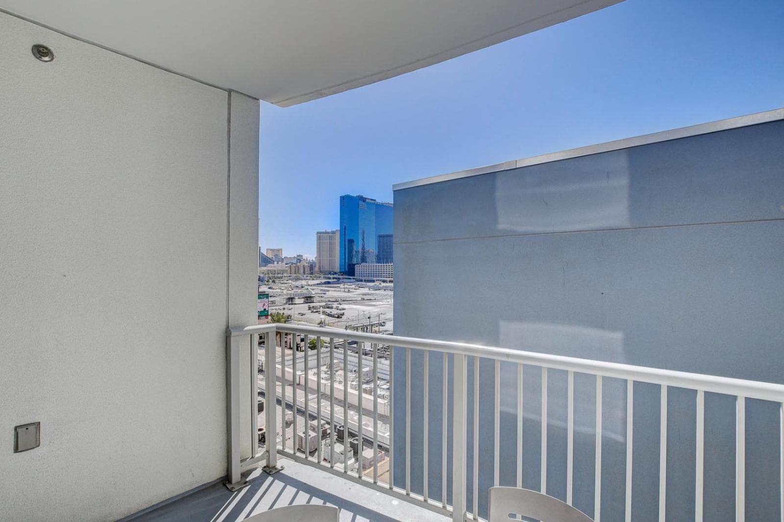 Sky Mist Suite at Platinum Hotel 5 MIN WALK TO F1 KOVAL ZONE ENTRANCE gallery photo in Paradise, NV — image 54