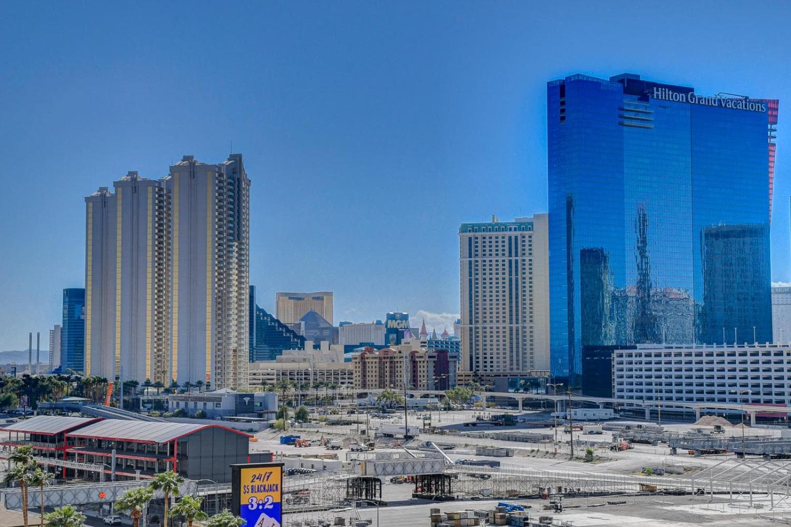 Sky Mist Suite at Platinum Hotel 5 MIN WALK TO F1 KOVAL ZONE ENTRANCE gallery photo in Paradise, NV — image 72