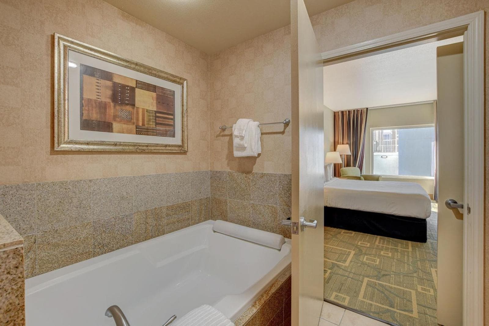 Sky Mist Suite at Platinum Hotel 5 MIN WALK TO F1 KOVAL ZONE ENTRANCE gallery photo in Paradise, NV — image 8