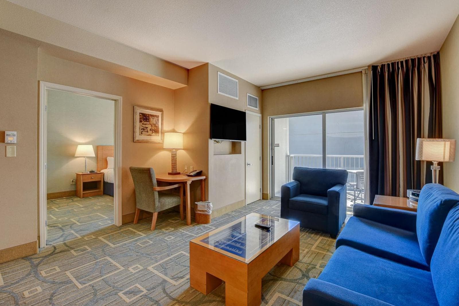 Sky Mist Suite at Platinum Hotel 5 MIN WALK TO F1 KOVAL ZONE ENTRANCE gallery photo in Paradise, NV — image 5