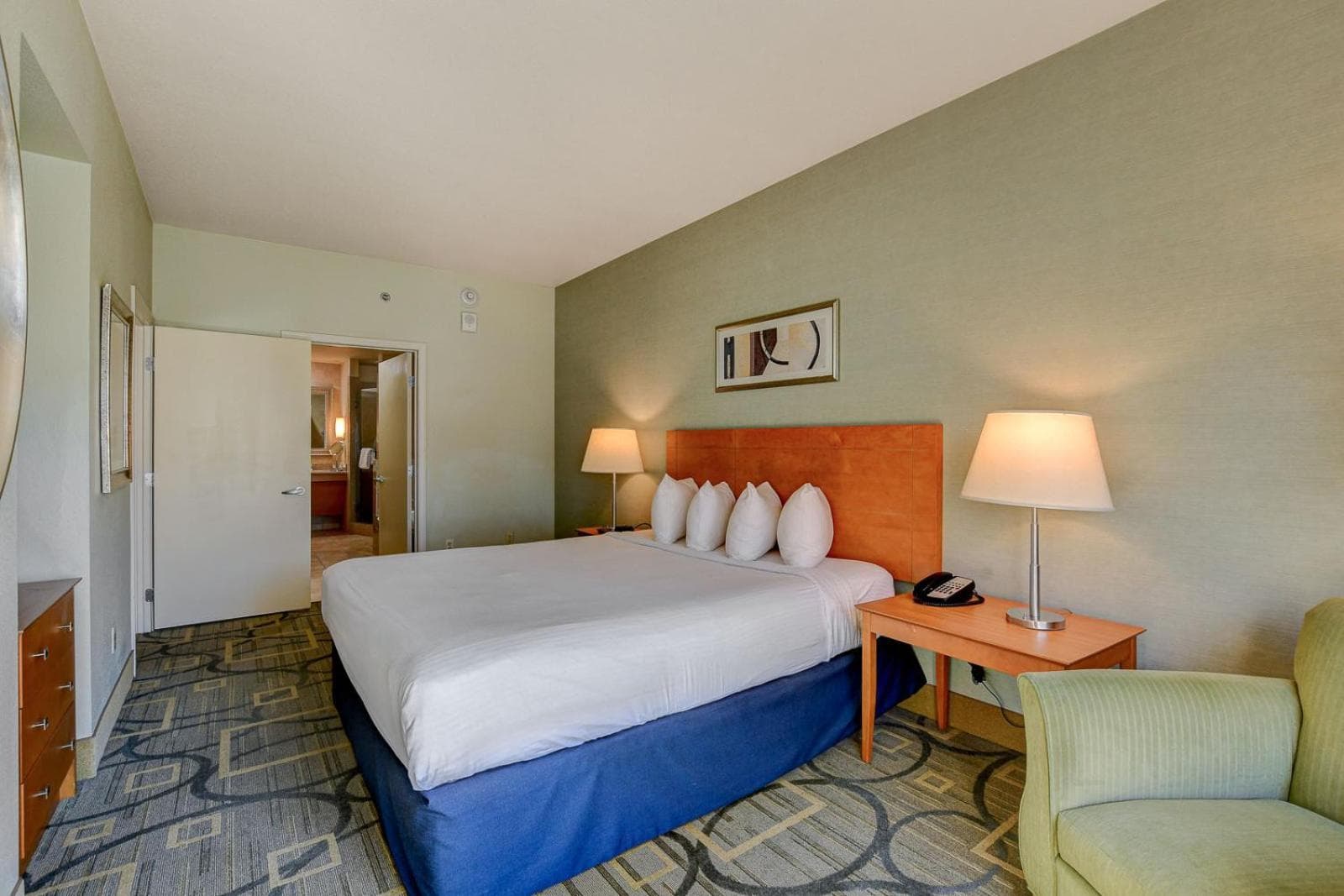 Sky Mist Suite at Platinum Hotel 5 MIN WALK TO F1 KOVAL ZONE ENTRANCE gallery photo in Paradise, NV — image 29