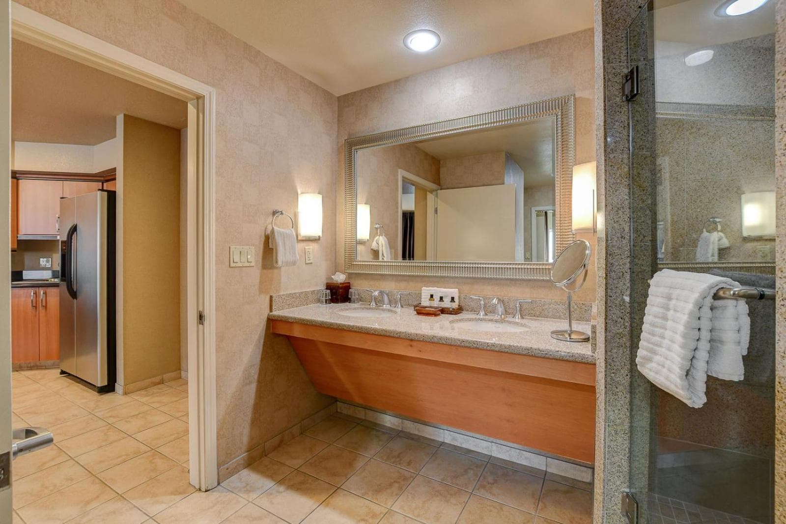 Sky Mist Suite at Platinum Hotel 5 MIN WALK TO F1 KOVAL ZONE ENTRANCE gallery photo in Paradise, NV — image 51