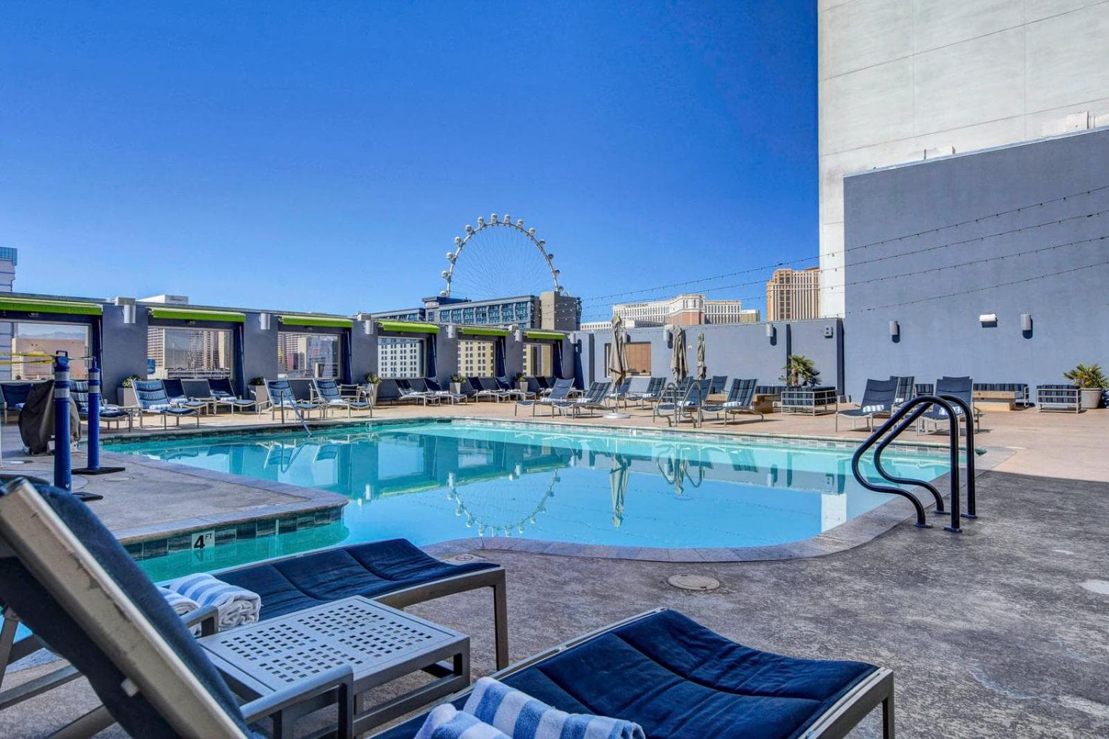 Sky Mist Suite at Platinum Hotel 5 MIN WALK TO F1 KOVAL ZONE ENTRANCE gallery photo in Paradise, NV — image 66
