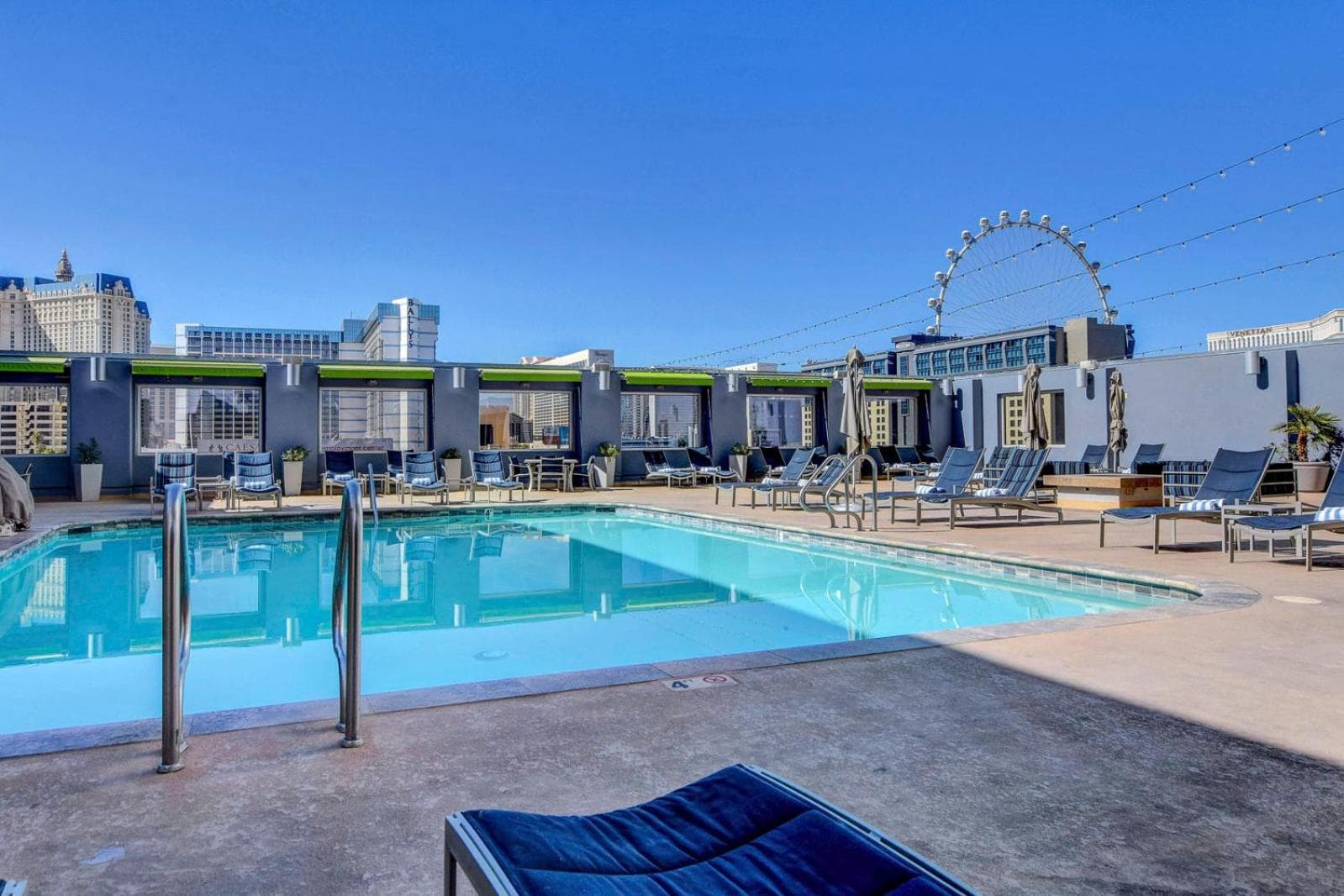 Sky Mist Suite at Platinum Hotel 5 MIN WALK TO F1 KOVAL ZONE ENTRANCE gallery photo in Paradise, NV — image 44