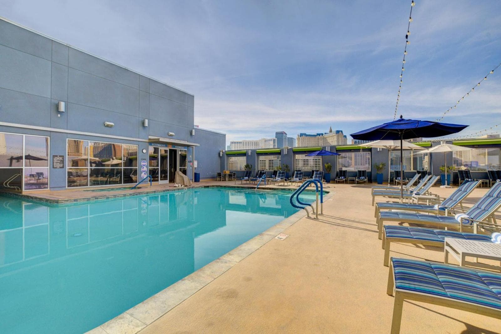 Sky Mist Suite at Platinum Hotel 5 MIN WALK TO F1 KOVAL ZONE ENTRANCE gallery photo in Paradise, NV — image 17