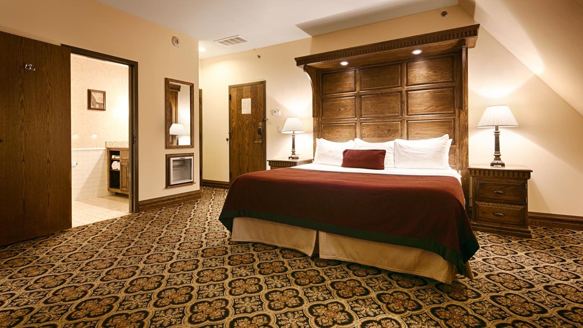 Best Western Premier Mariemont Inn gallery photo in Cincinnati, OH — image 42