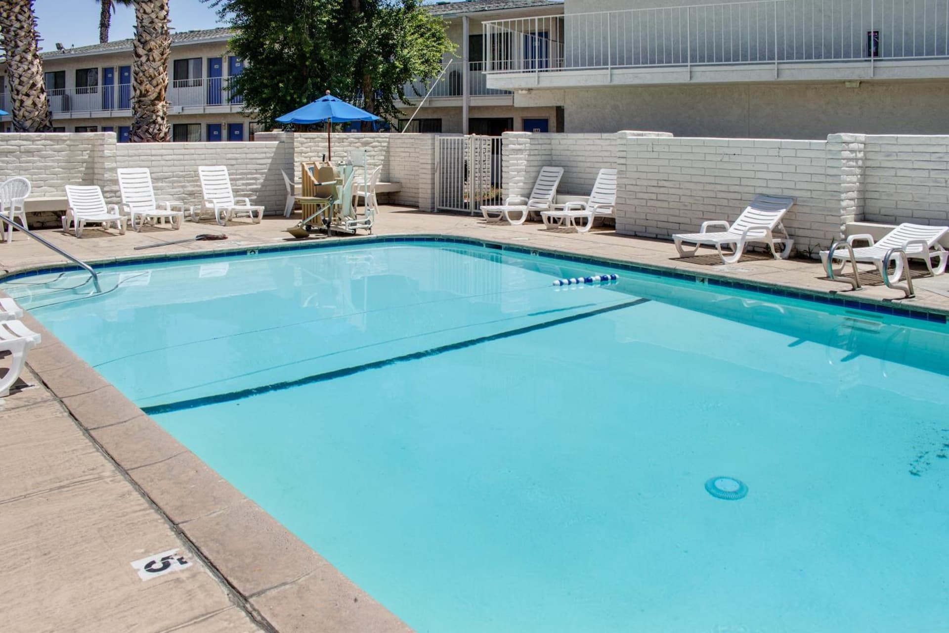 Motel 6-Bakersfield, CA - South gallery photo in Bakersfield, CA — image 70