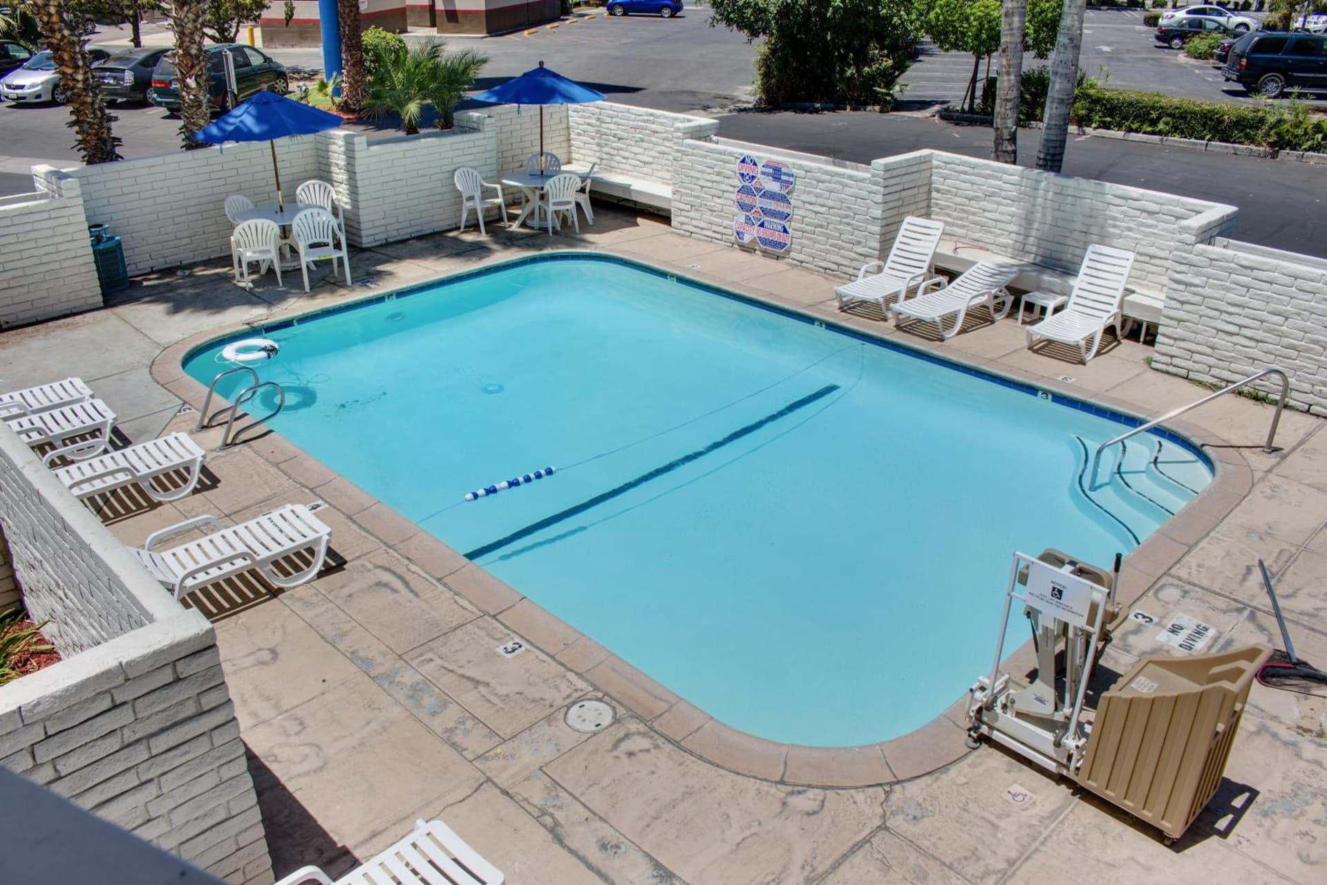 Motel 6-Bakersfield, CA - South gallery photo in Bakersfield, CA — image 39