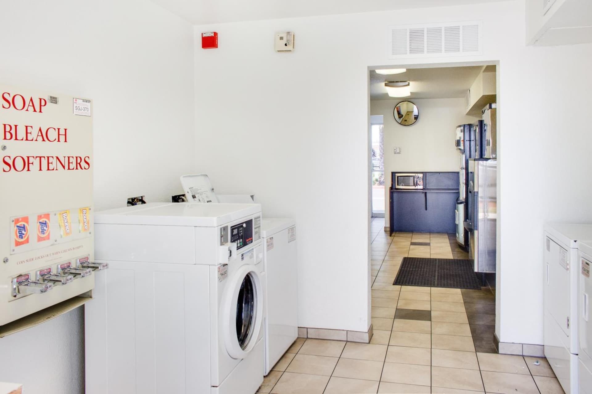 Motel 6-Bakersfield, CA - South gallery photo in Bakersfield, CA — image 46