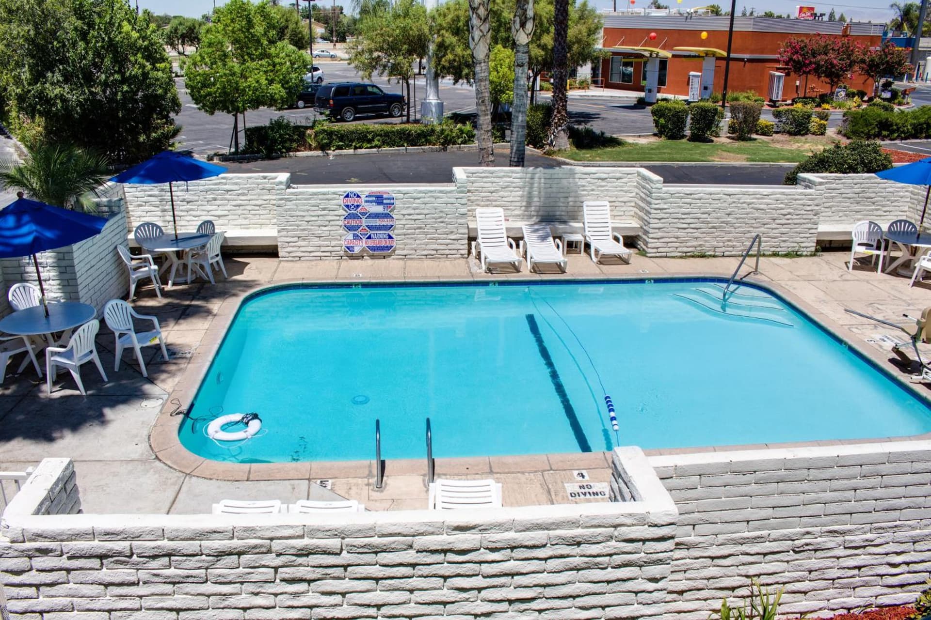 Motel 6-Bakersfield, CA - South gallery photo in Bakersfield, CA — image 72