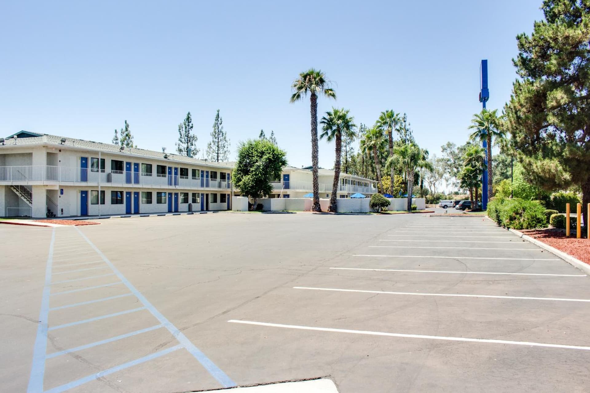 Motel 6-Bakersfield, CA - South gallery photo in Bakersfield, CA — image 51