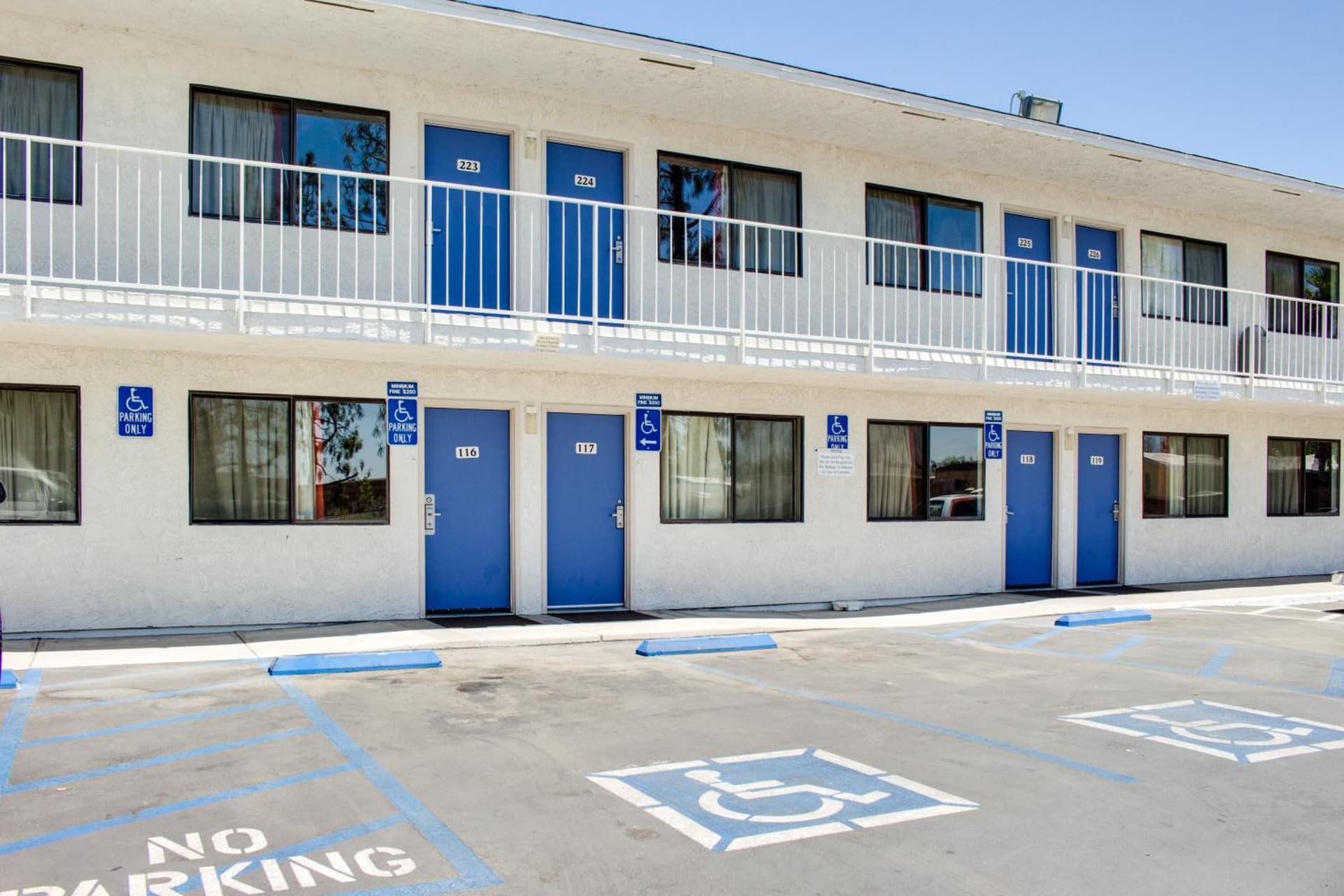 Motel 6-Bakersfield, CA - South gallery photo in Bakersfield, CA — image 35