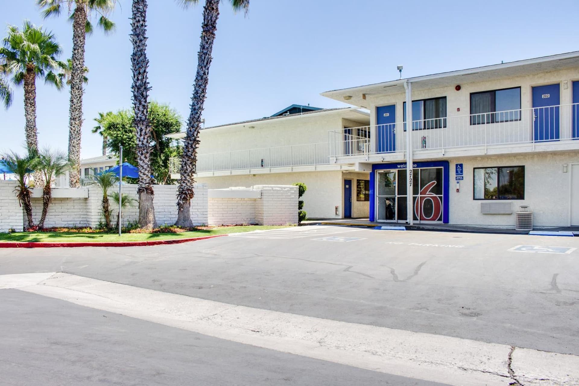 Motel 6-Bakersfield, CA - South gallery photo in Bakersfield, CA — image 79