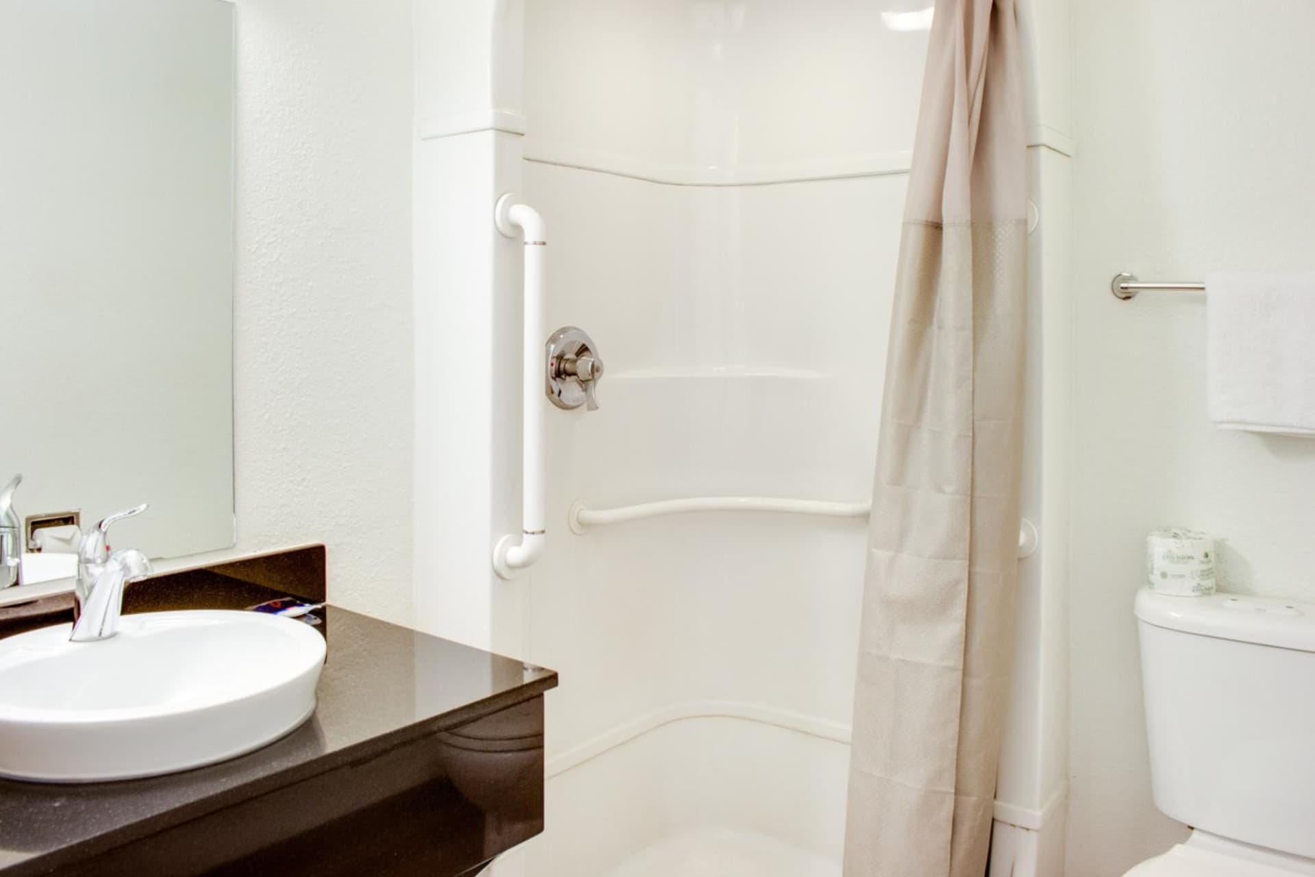 Motel 6-Bakersfield, CA - South gallery photo in Bakersfield, CA — image 80
