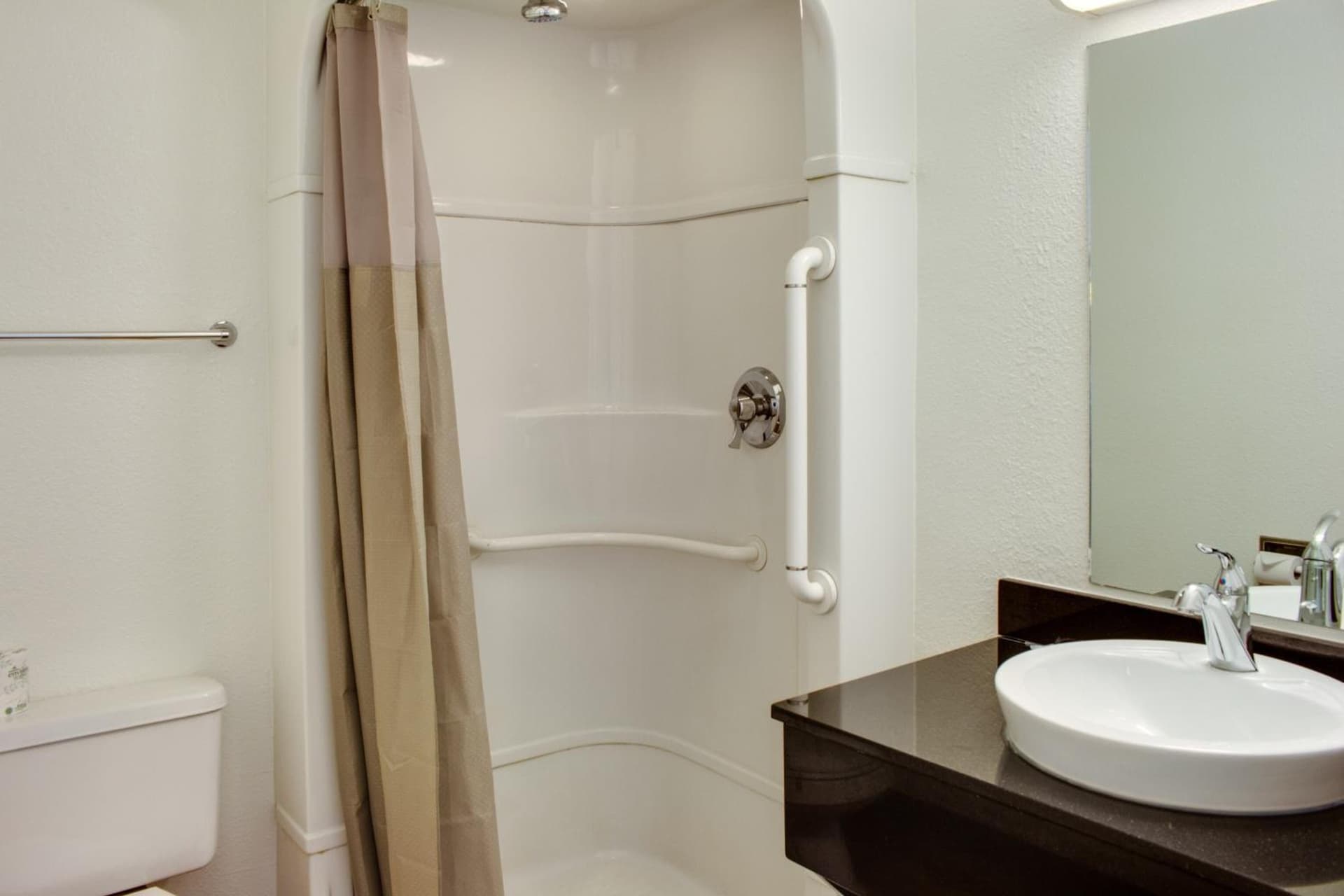 Motel 6-Bakersfield, CA - South gallery photo in Bakersfield, CA — image 11