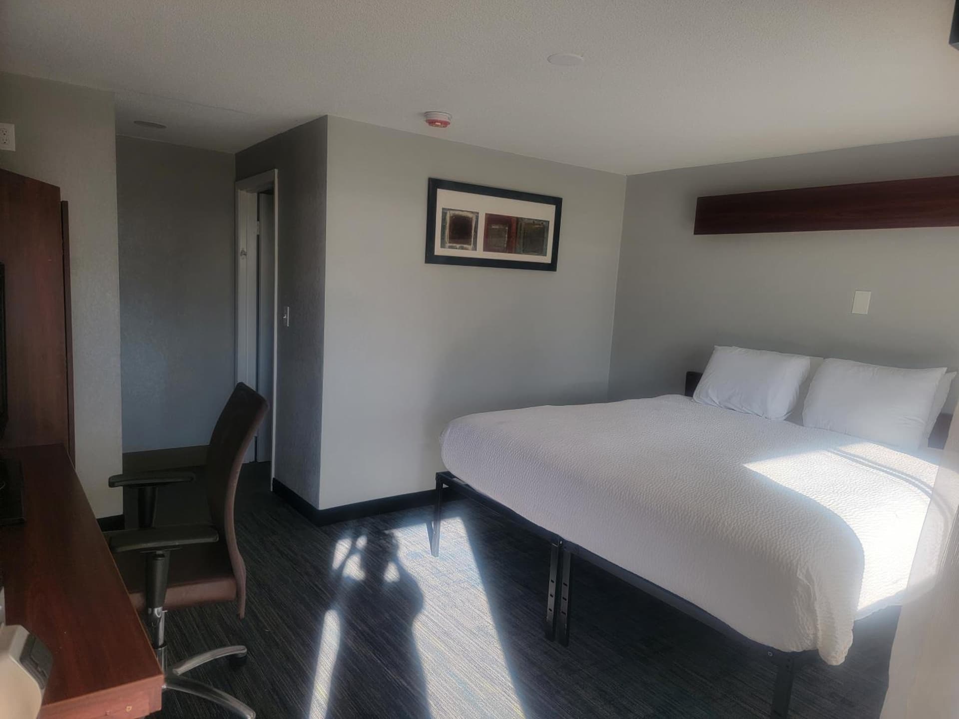 Orchard Park Motel interior in West Seneca — gallery photo 2