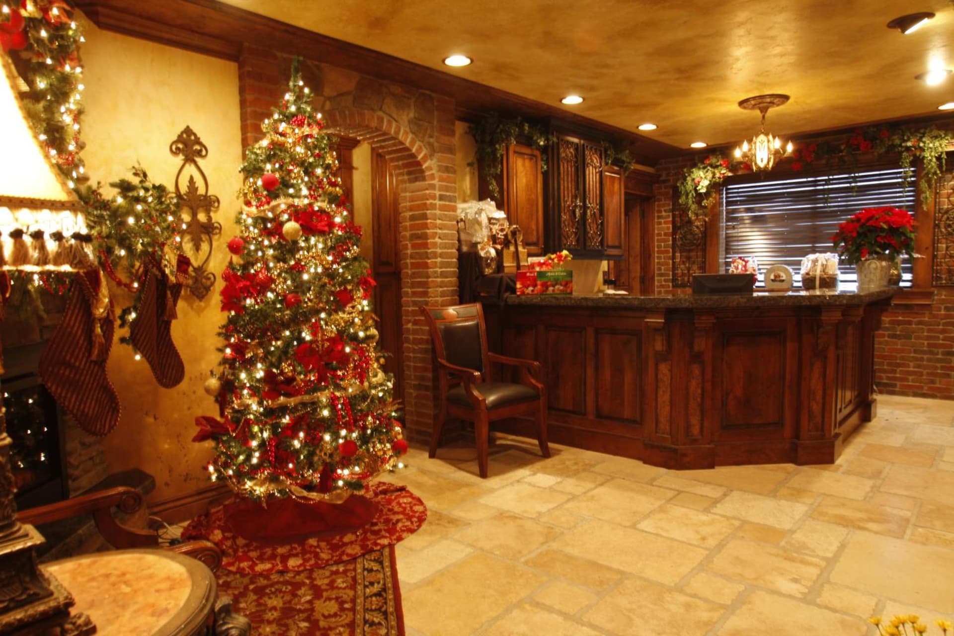 Black Swan Inn Luxurious Theme Rooms interior in Pocatello, ID — gallery photo 2