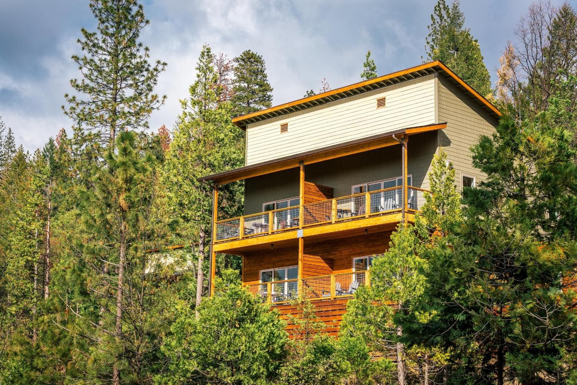 Rush Creek Lodge at Yosemite featured exterior or lobby in Groveland, CA — similar hotel