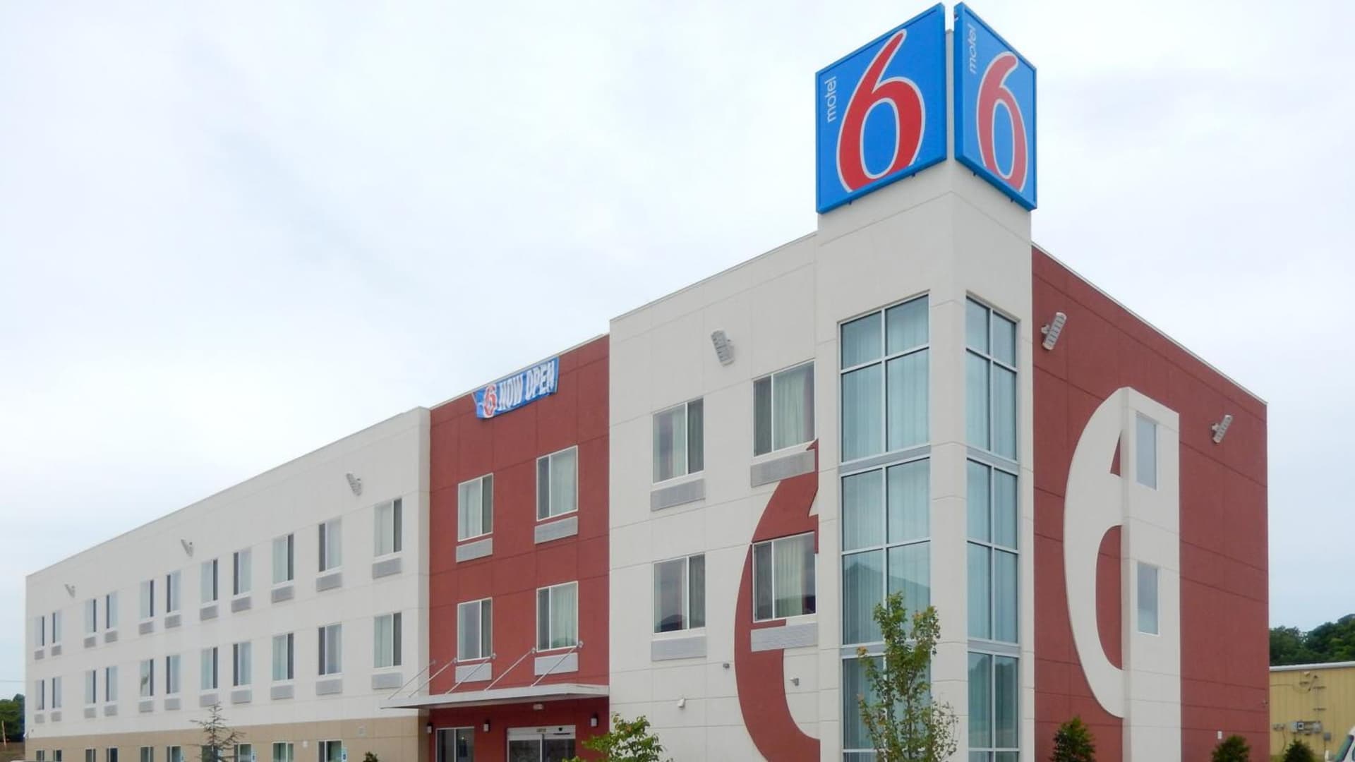 Motel 6-Tulsa, OK property views in Catoosa, OK — gallery photo 3