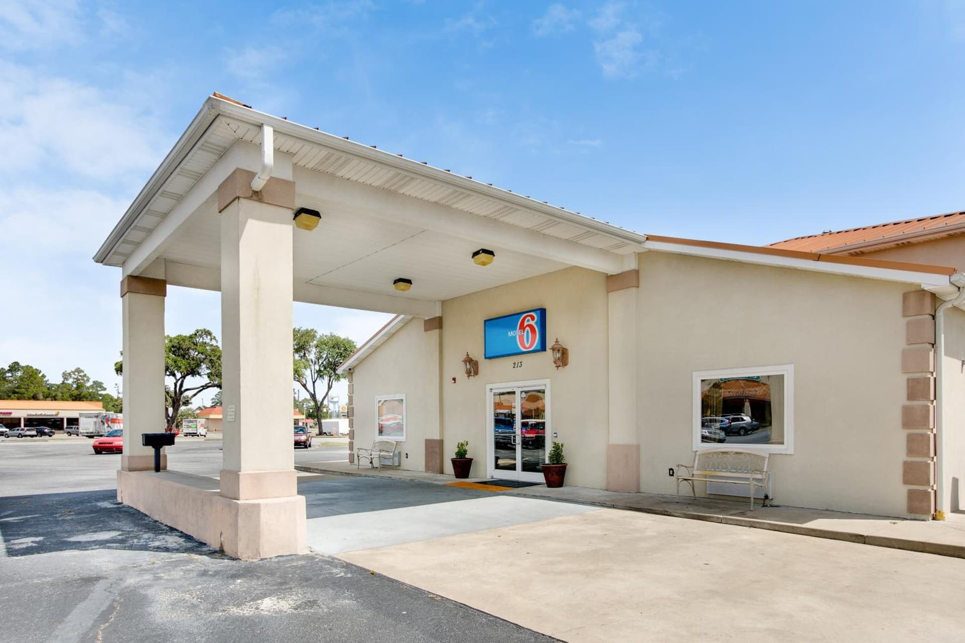 Motel 6-Hinesville, GA interior in Hinesville, GA — gallery photo 2