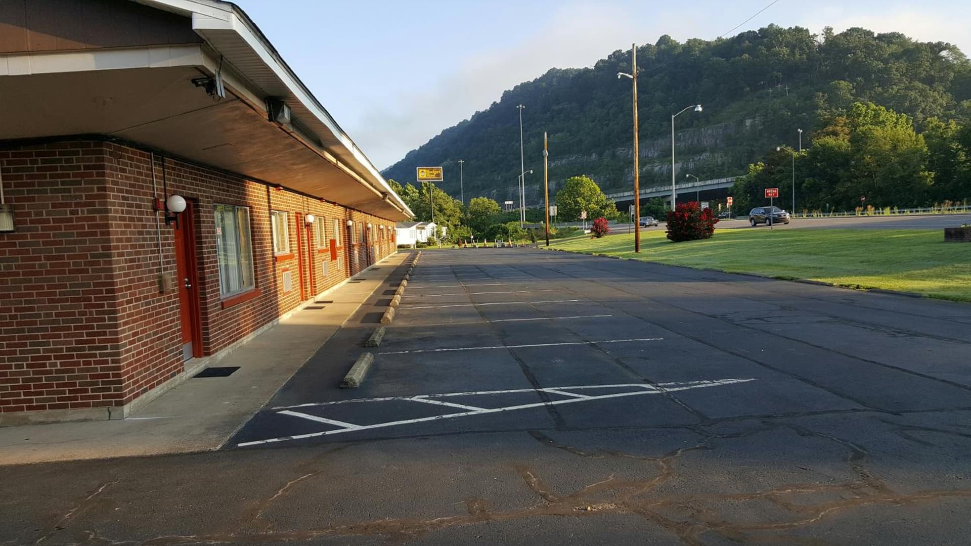 Budget Host Inn Charleston interior in Charleston, WV — gallery photo 2
