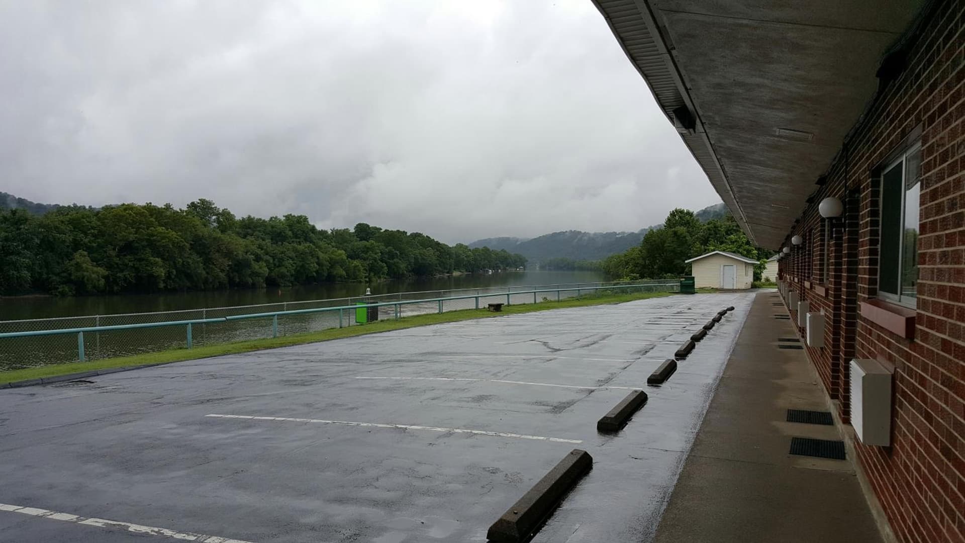 Budget Host Inn Charleston property views in Charleston, WV — gallery photo 3