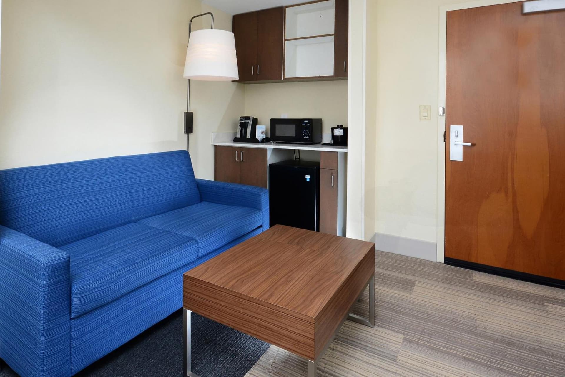 Holiday Inn Express & Suites Raleigh Durham Airport at RTP by IHG interior in Durham, NC — gallery photo 2