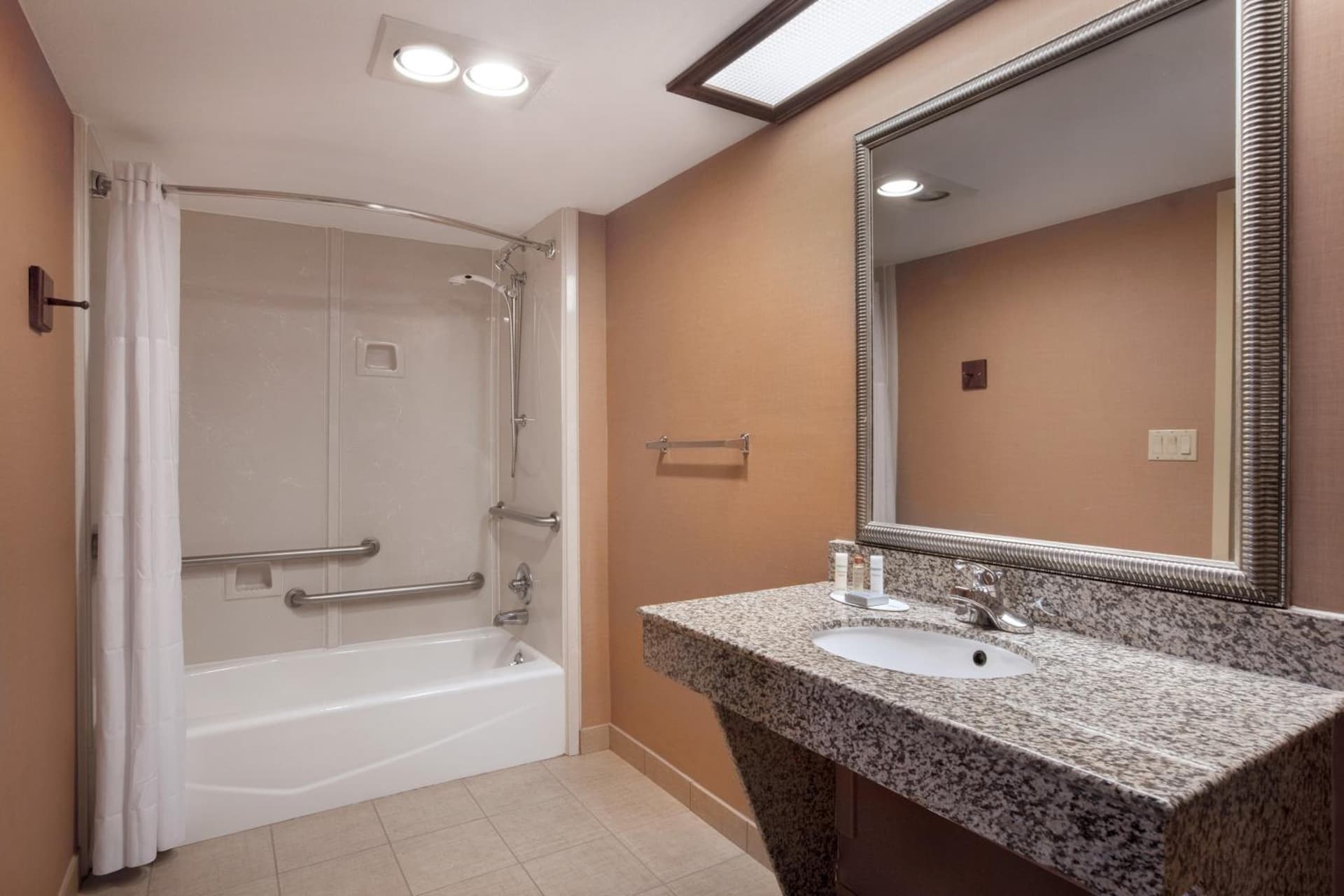 Days Inn & Suites by Wyndham Tyler gallery photo in Tyler, TX — image 8