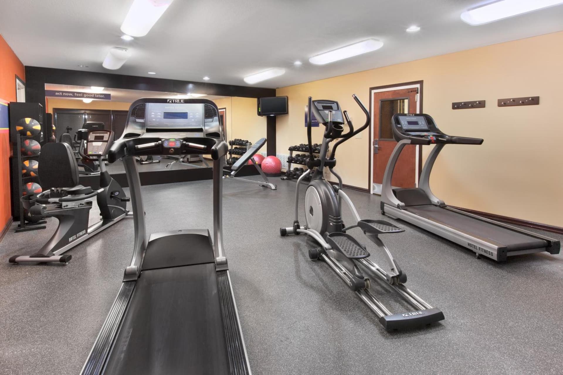 Days Inn & Suites by Wyndham Tyler gallery photo in Tyler, TX — image 40
