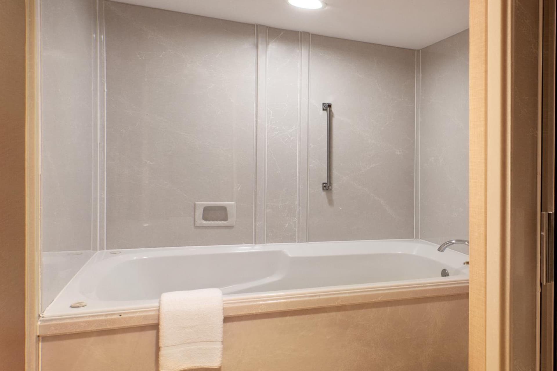 Days Inn & Suites by Wyndham Tyler gallery photo in Tyler, TX — image 32