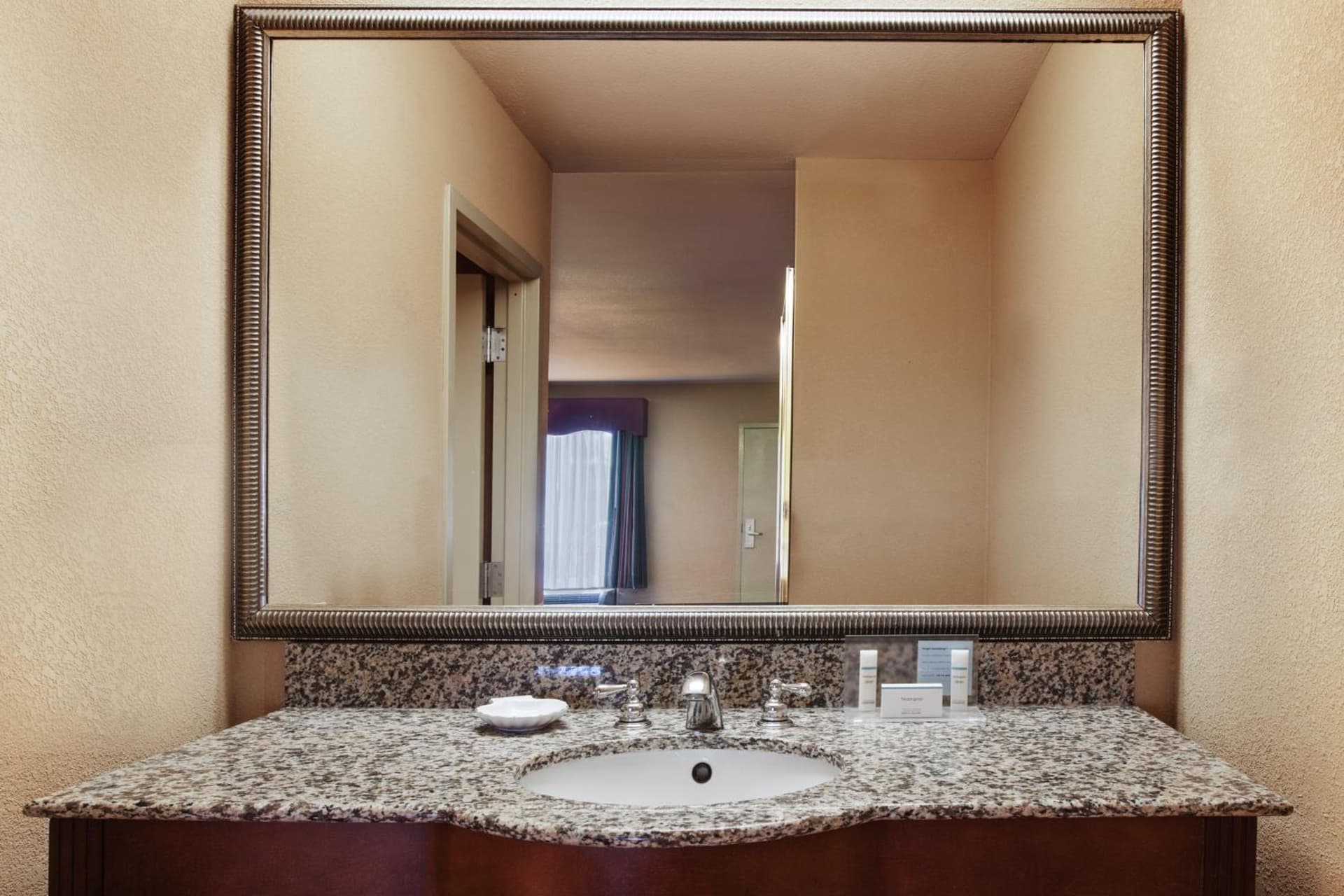 Days Inn & Suites by Wyndham Tyler gallery photo in Tyler, TX — image 11