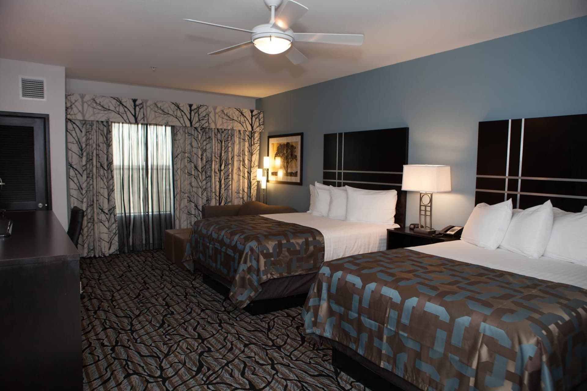 La Quinta Inn & Suites by Wyndham Lubbock Southwest interior in Lubbock, TX — gallery photo 2
