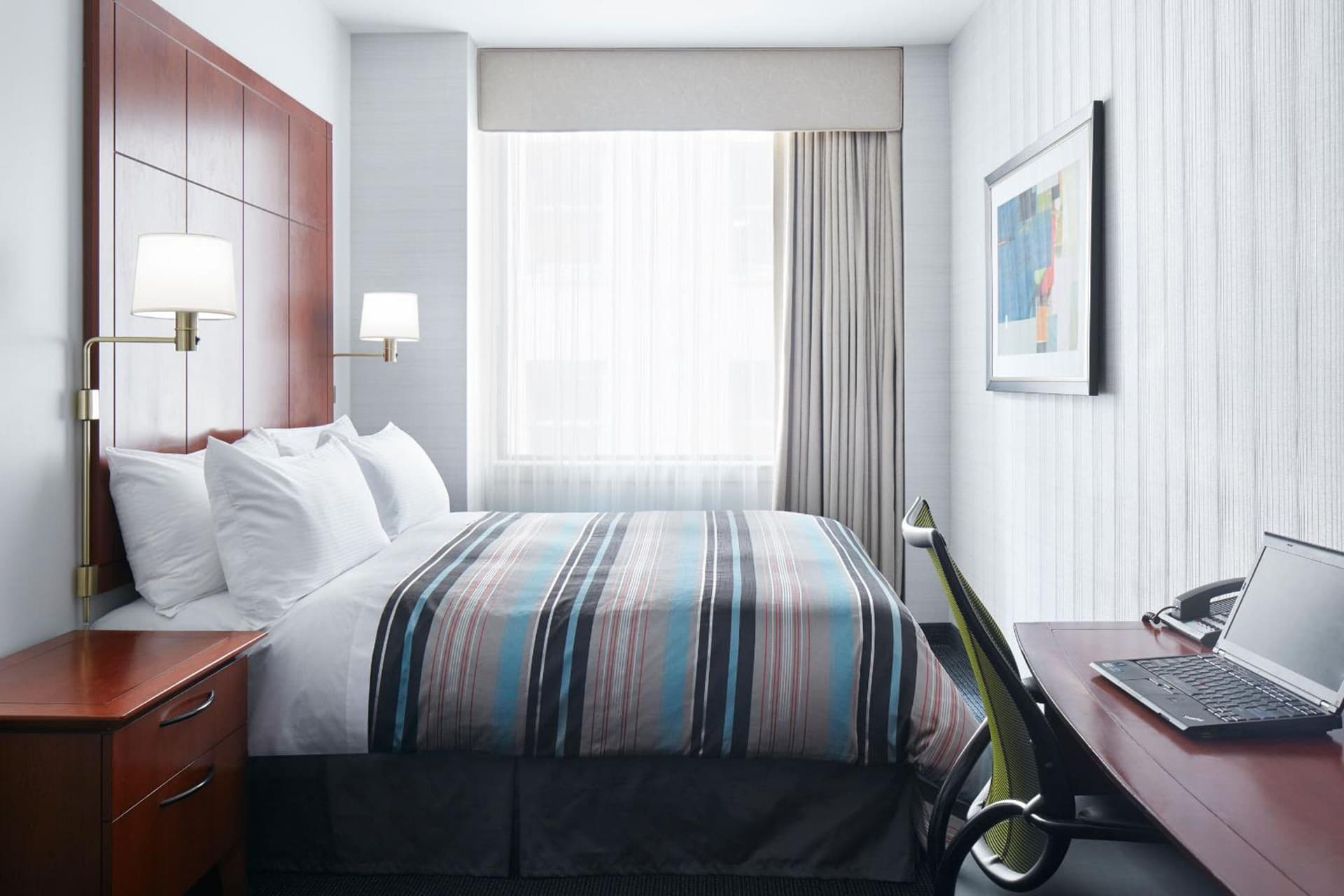Central Loop Hotel interior in Chicago, IL — gallery photo 2