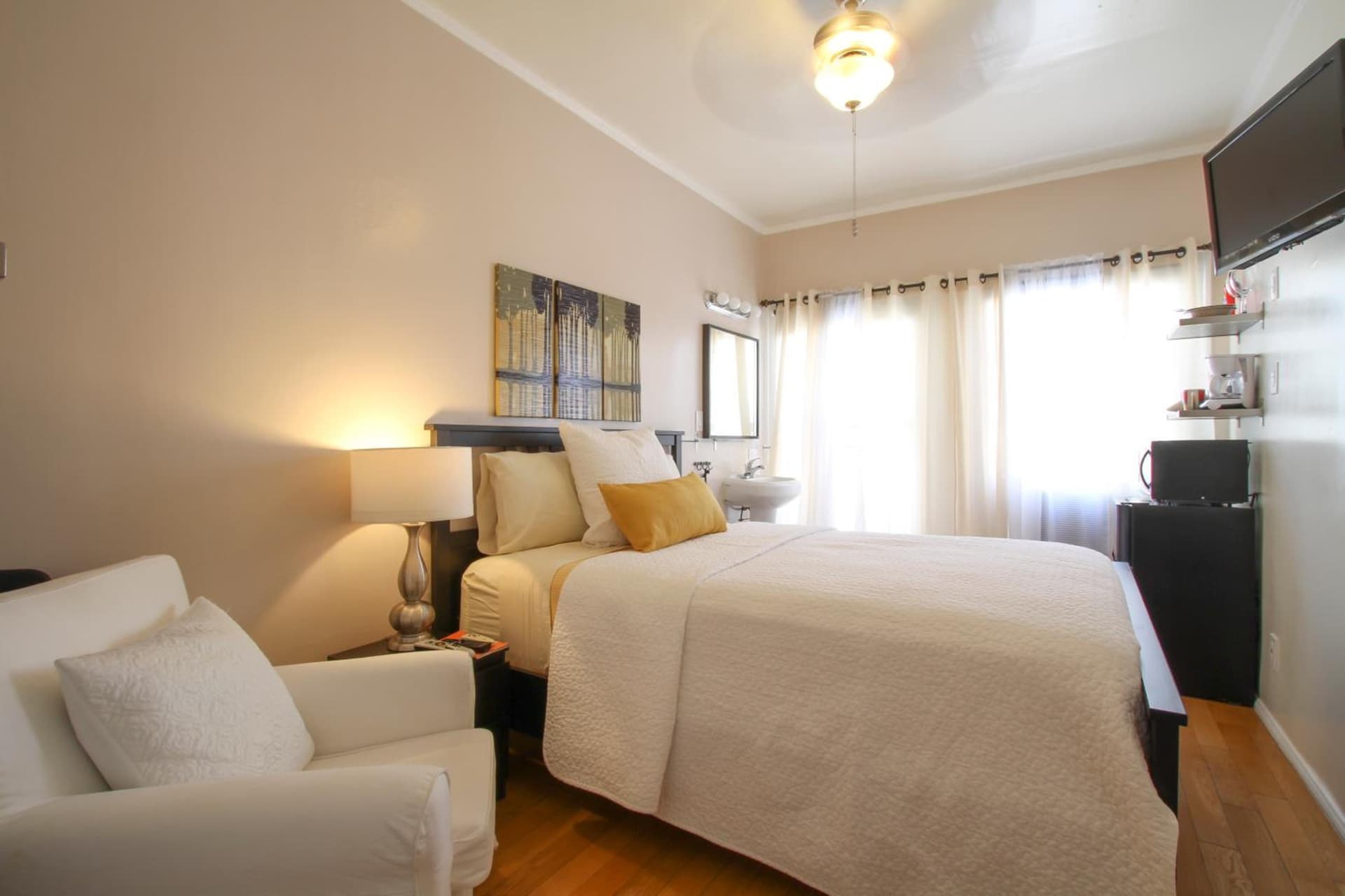 Hotel Royal gallery photo in Long Beach, CA — image 63