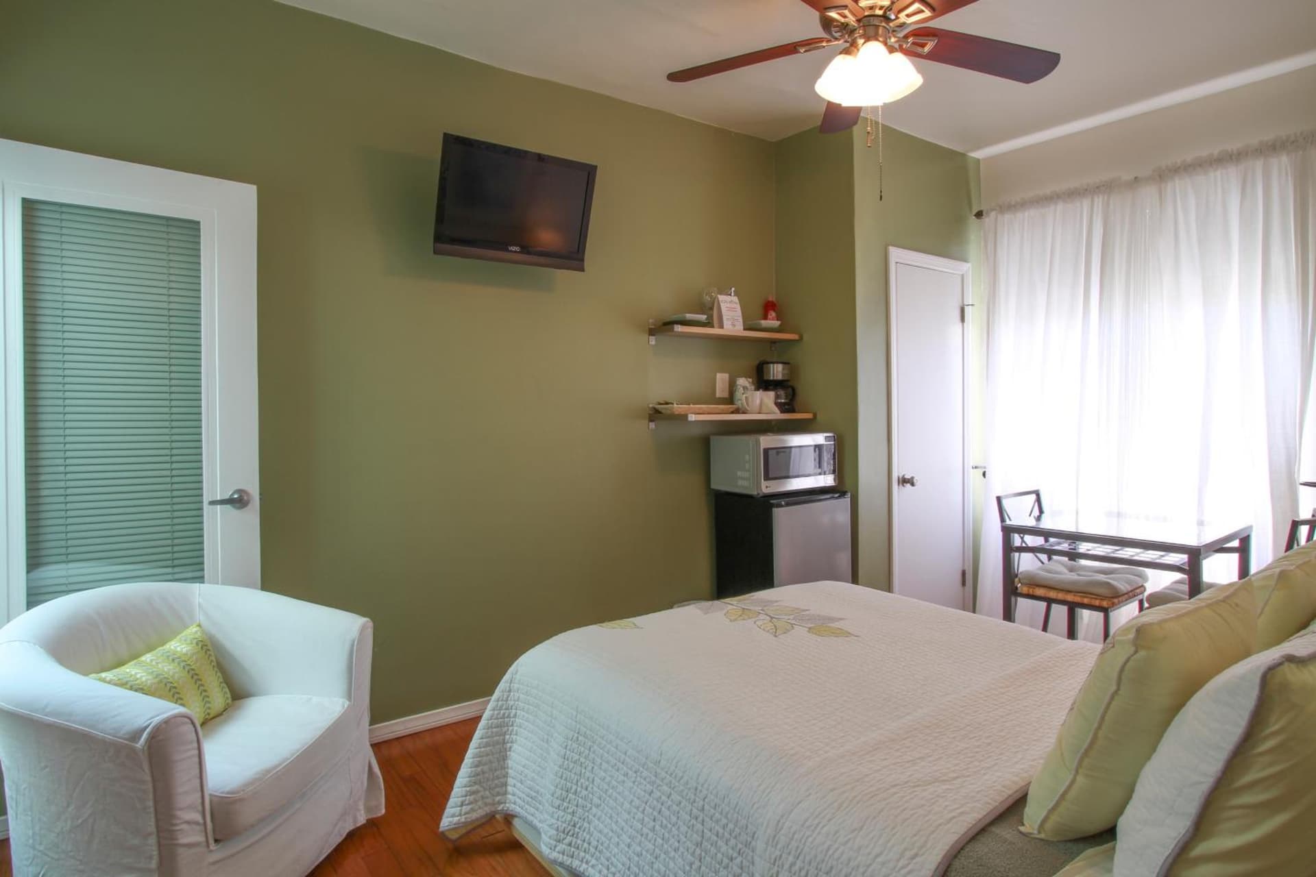 Hotel Royal gallery photo in Long Beach, CA — image 17