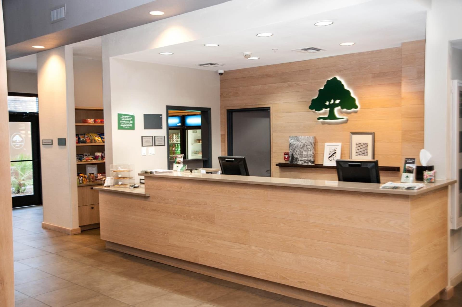 GreenTree Inn & Suites Phoenix Sky Harbor gallery photo in Phoenix, AZ — image 30