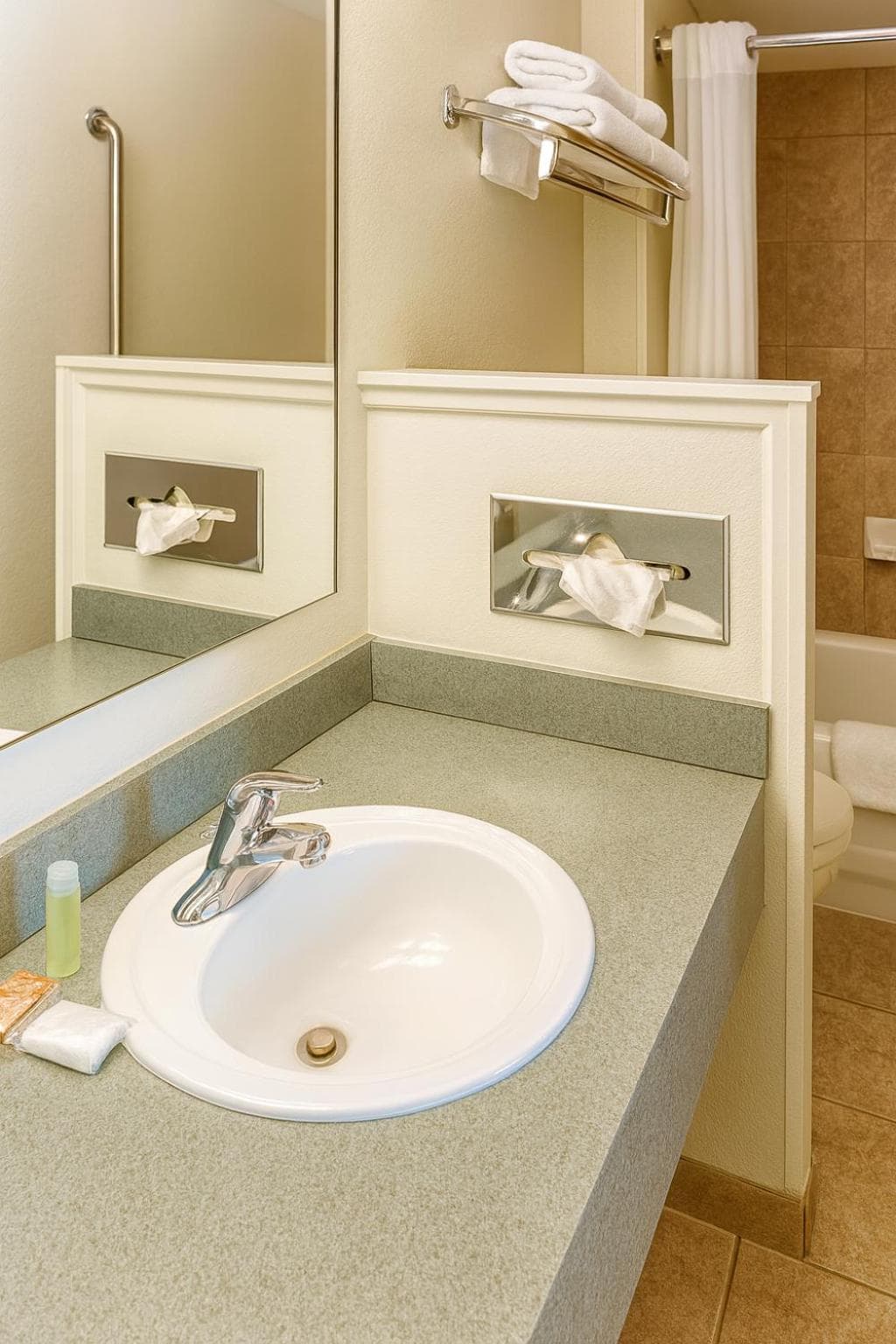 MHO Hotel Dover interior in Dover, DE — gallery photo 2
