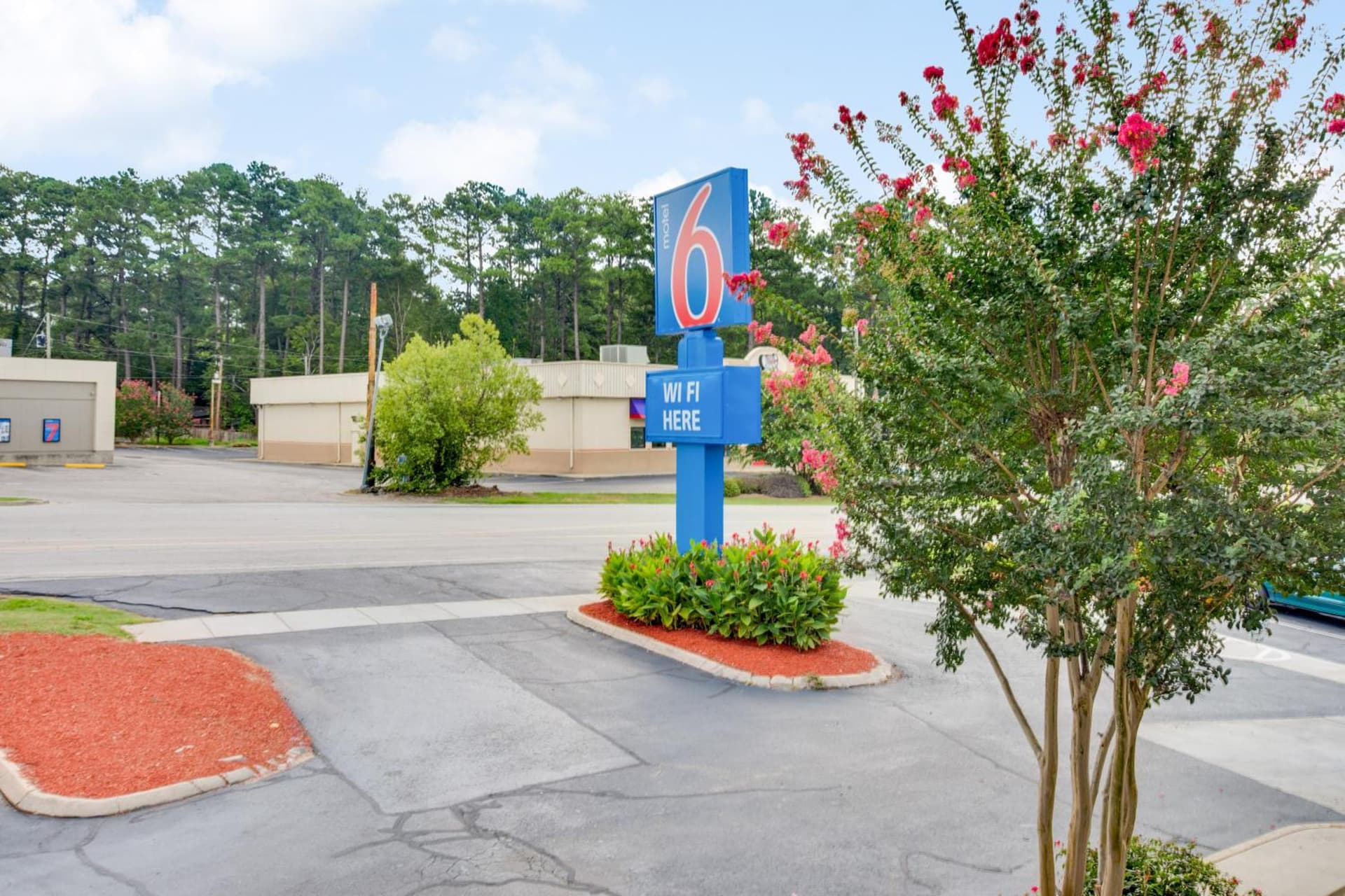 Motel 6-Columbus, OH - West property views in Columbus, OH — gallery photo 3